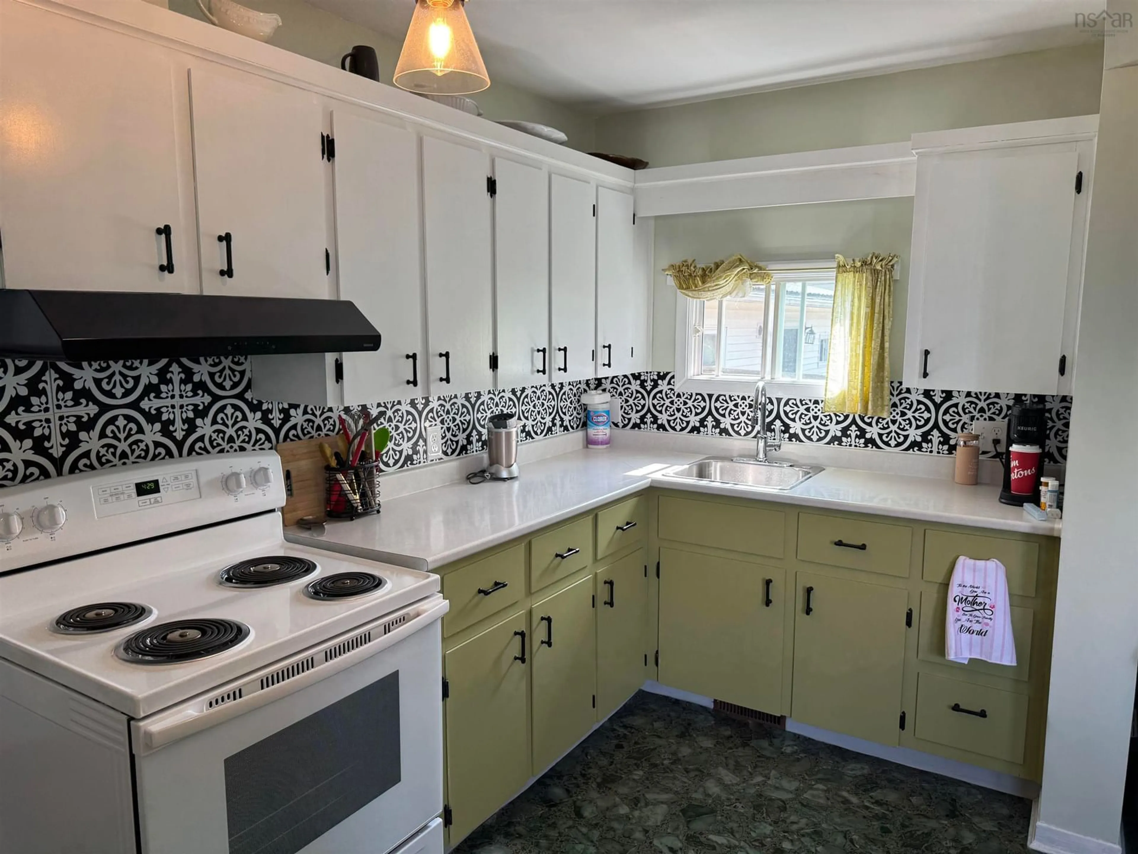 Standard kitchen, ceramic/tile floor for 70 Chestnut St, Pictou Nova Scotia B0K 1H0