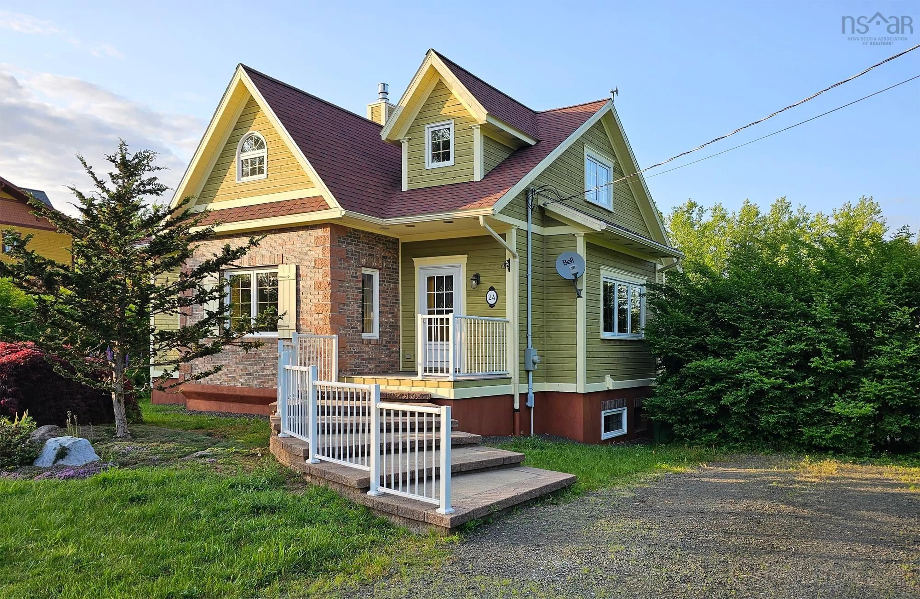 Home with vinyl exterior material, street for 24 Chapel St, Annapolis Royal Nova Scotia B0S 1A0