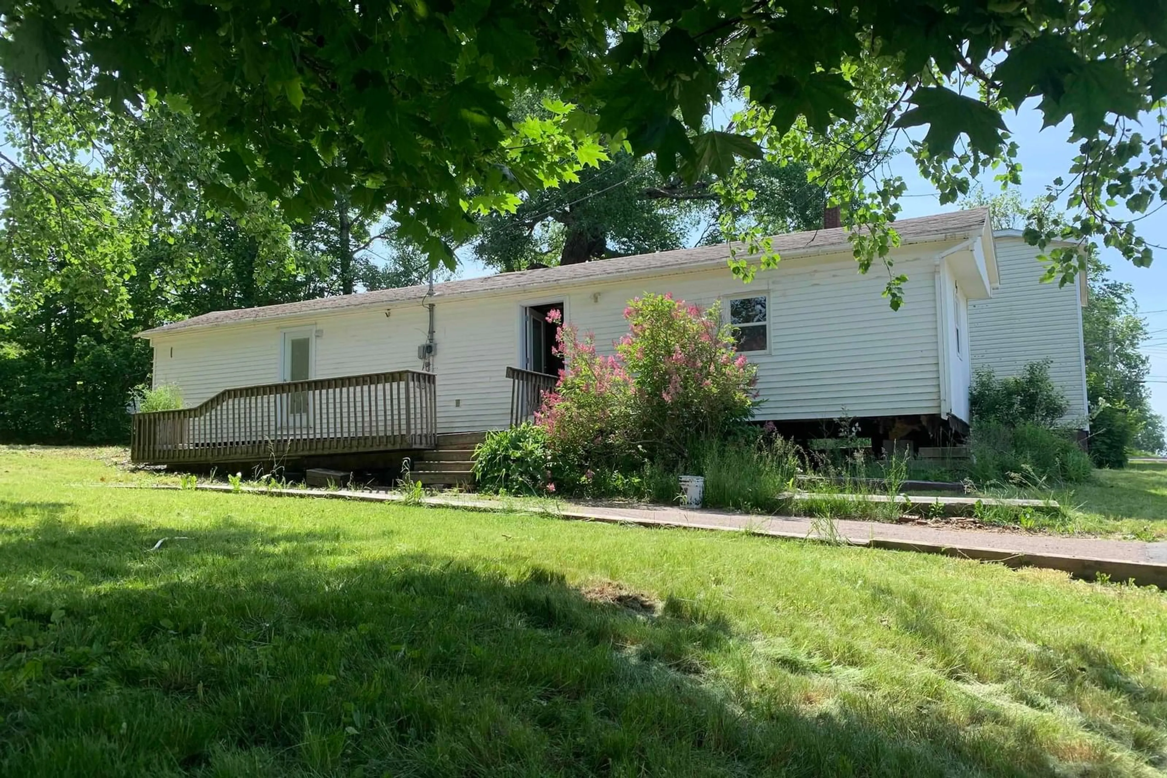 Home with vinyl exterior material, unknown for 42 Victoria St, Springhill Nova Scotia B0M 1X0