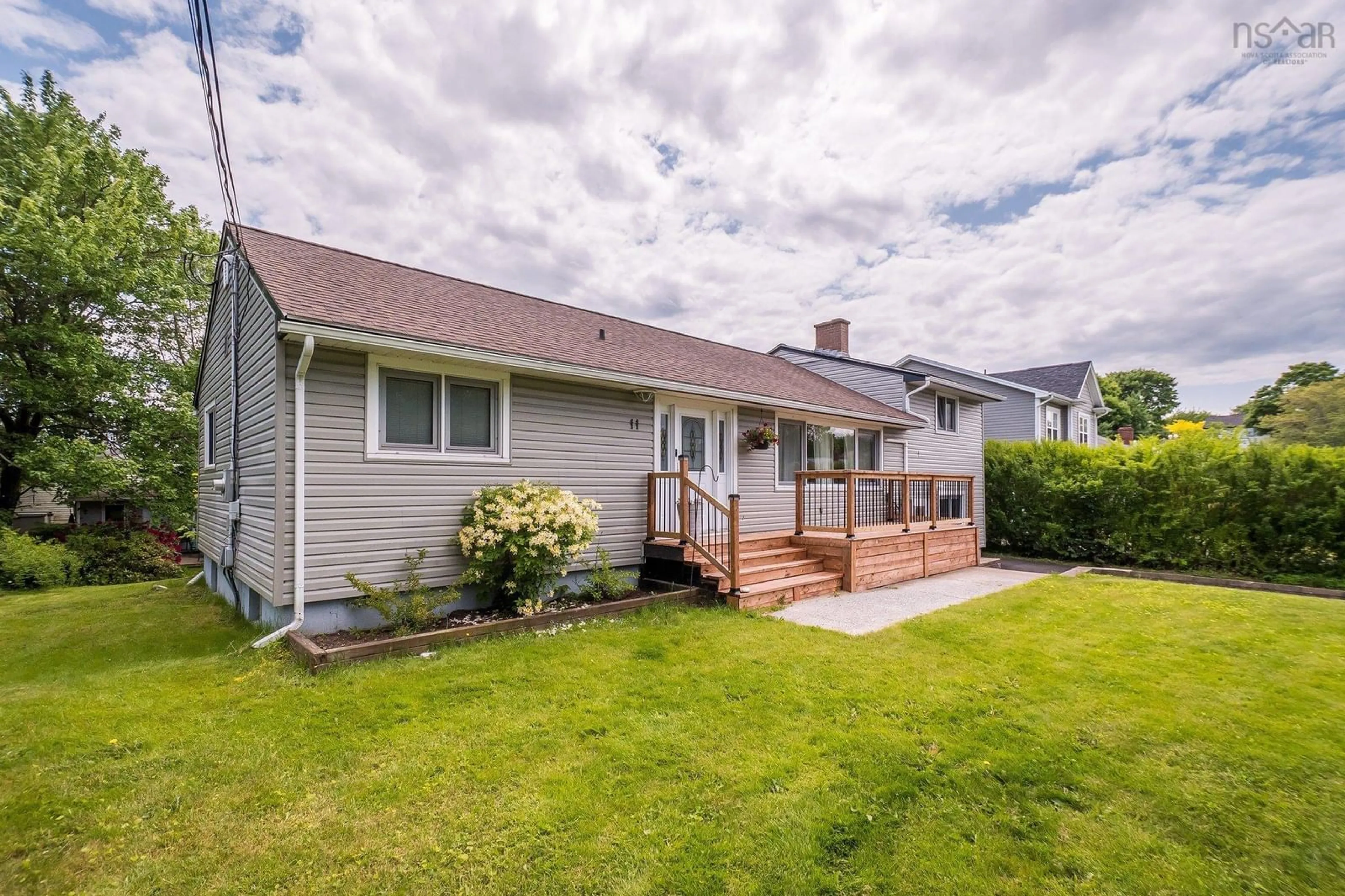 Home with vinyl exterior material, street for 11 Elizabeth St, Dartmouth Nova Scotia B2W 2T4