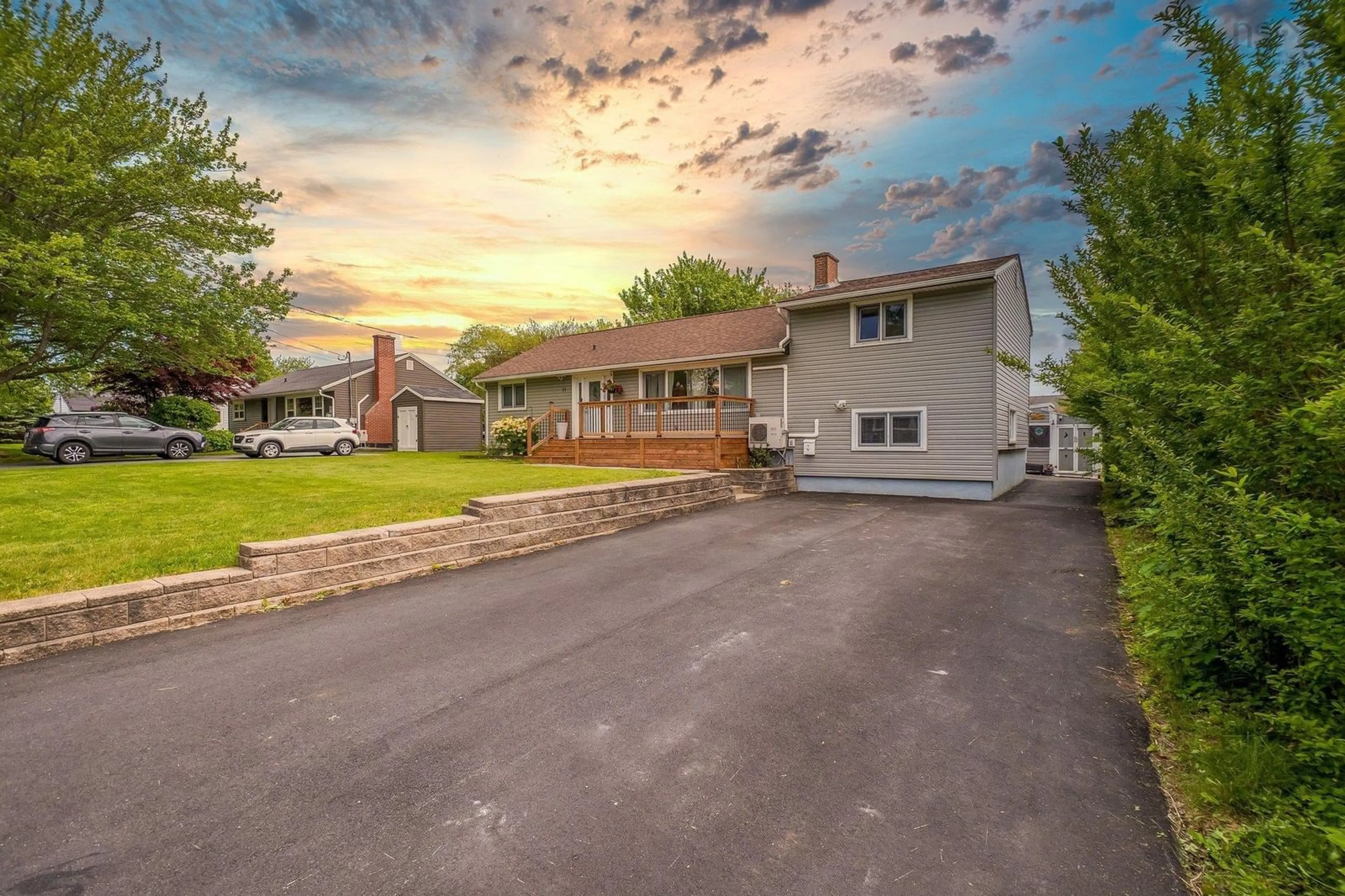 A pic from outside/outdoor area/front of a property/back of a property/a pic from drone, street for 11 Elizabeth St, Dartmouth Nova Scotia B2W 2T4