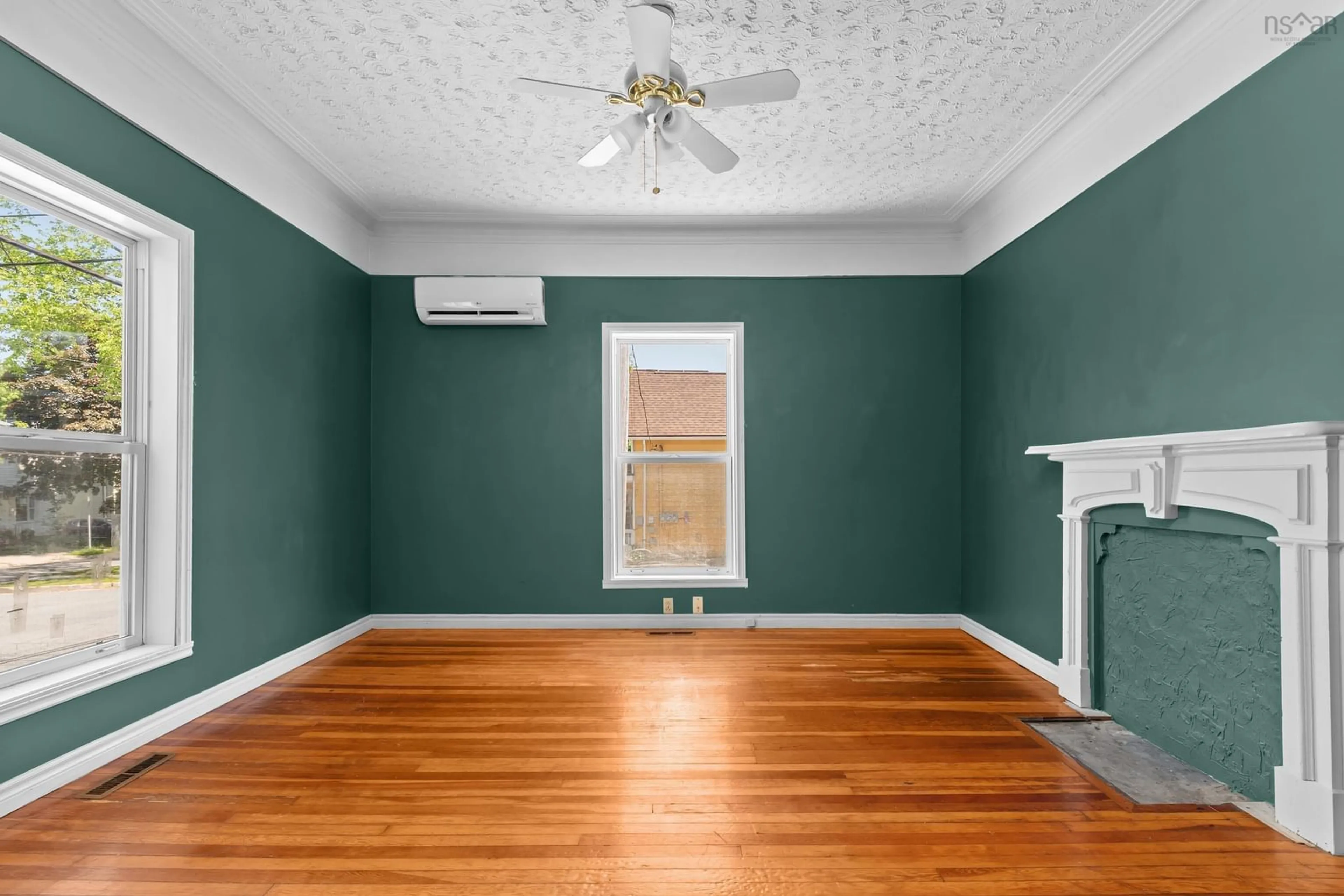 A pic of a room for 3202 Agricola St, Halifax Nova Scotia B3K 4H1