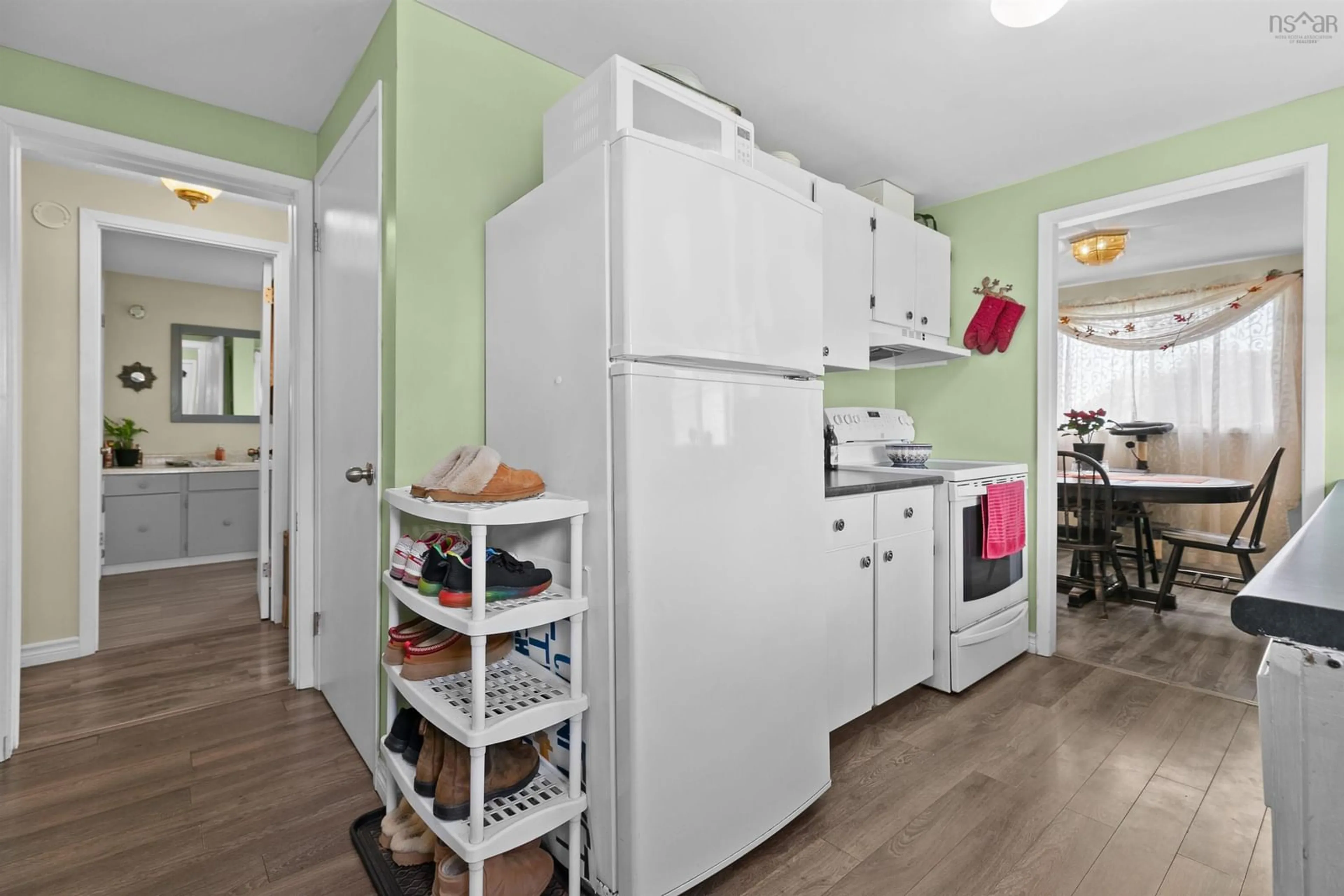 Standard kitchen, unknown for 30 Lanarkshire, Cole Harbour Nova Scotia B2W 4S6