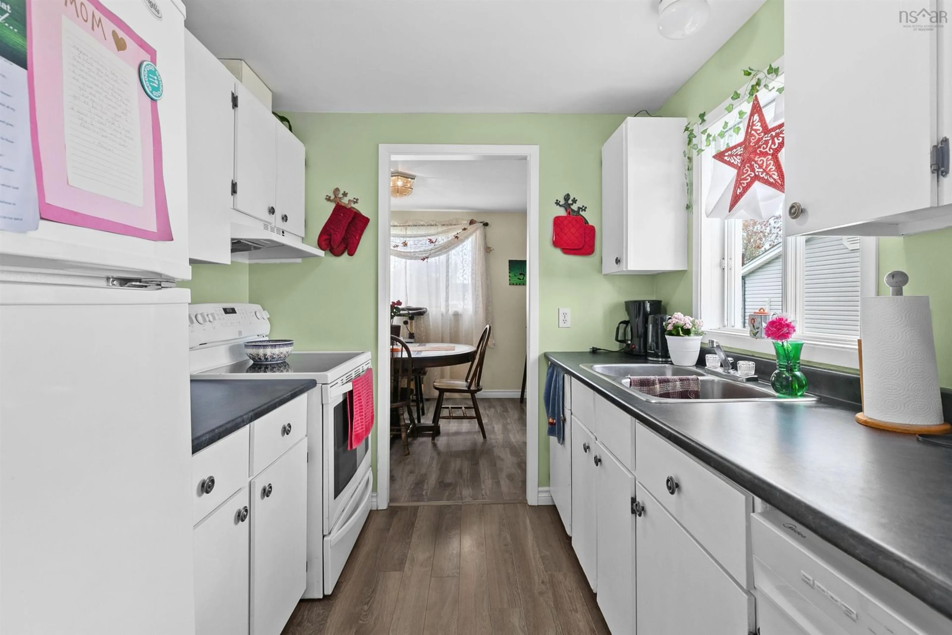 Standard kitchen, unknown for 30 Lanarkshire, Cole Harbour Nova Scotia B2W 4S6