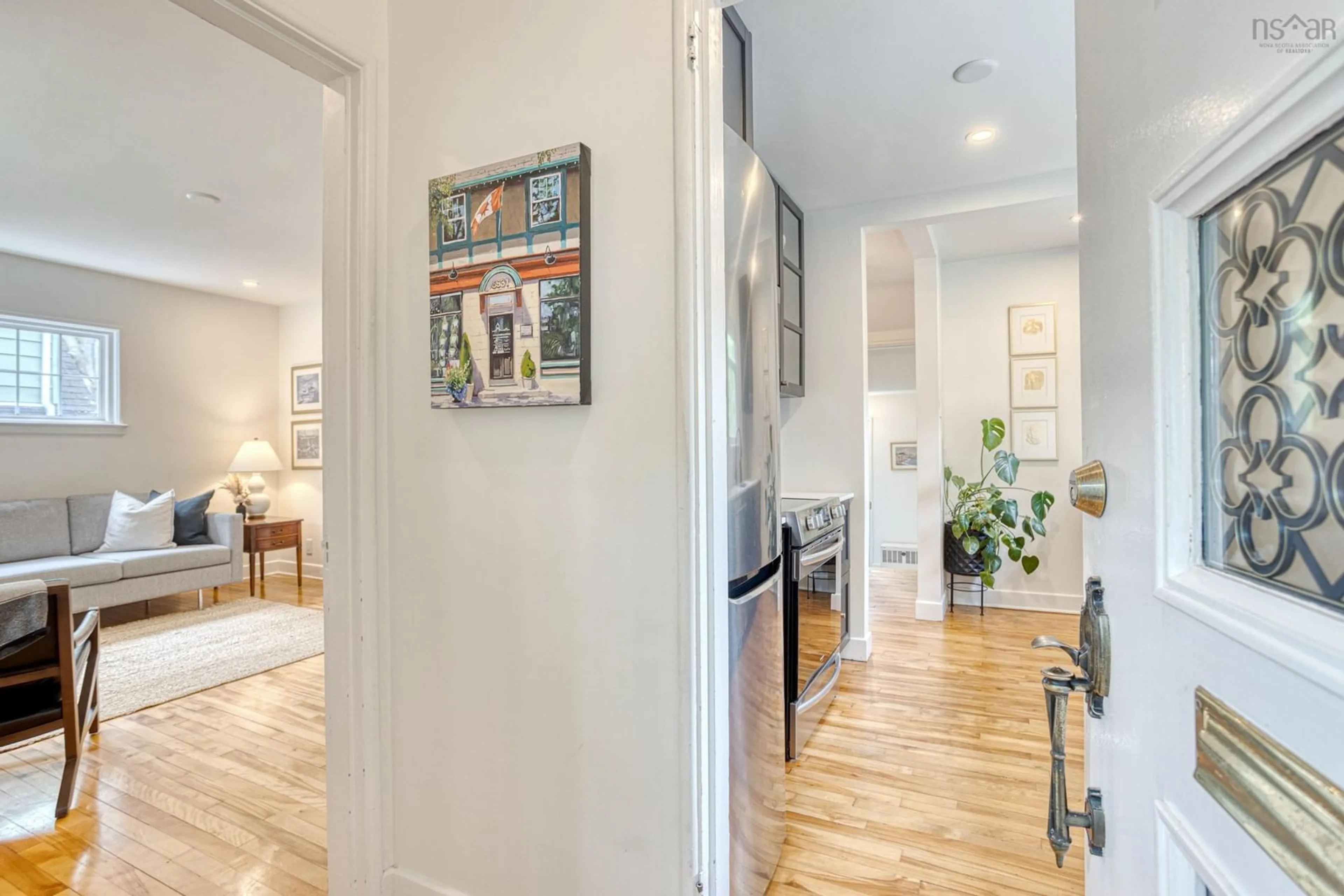 Indoor entryway for 2520 Elm St, Halifax Nova Scotia B3L 2Y4