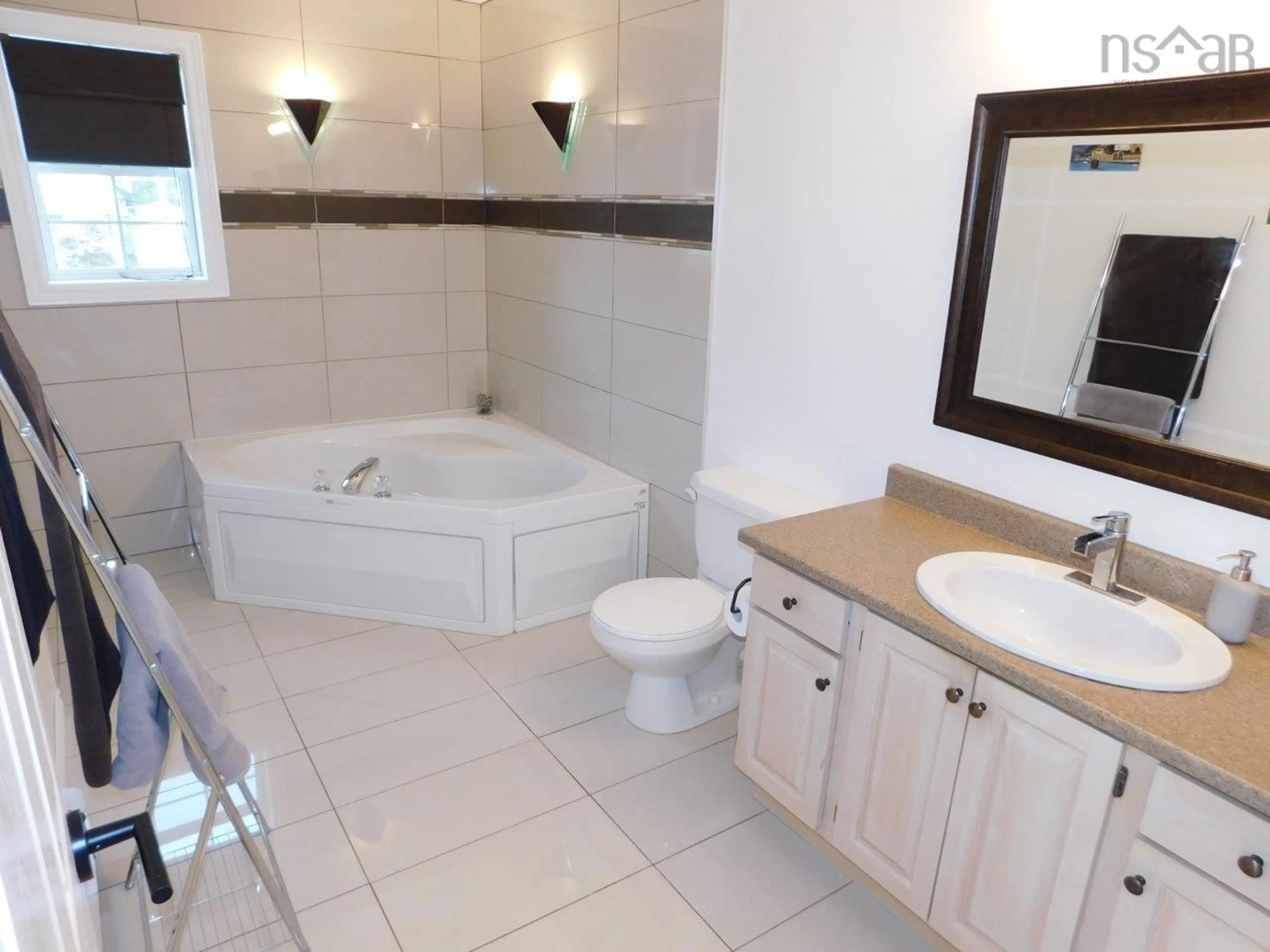 Standard bathroom, ceramic/tile floor for 28 Darrell Crt, Timberlea Nova Scotia B3T 1N7