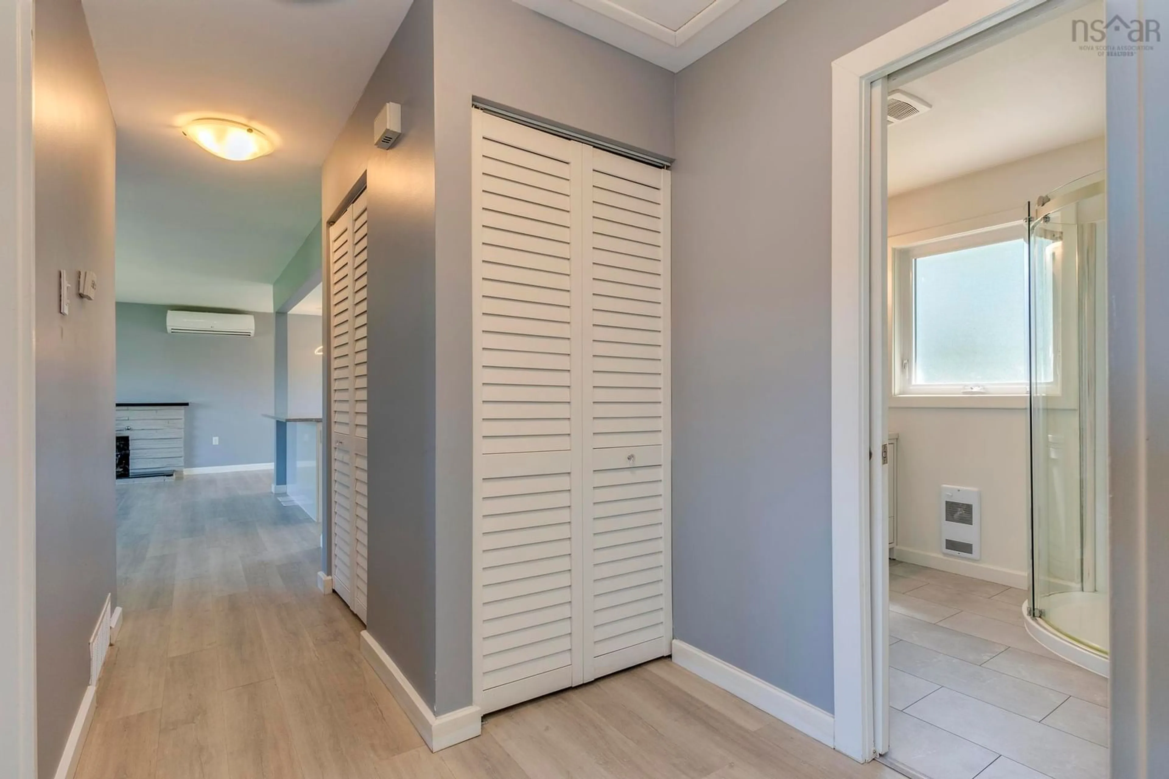 Indoor entryway for 26 Swanton Dr, Dartmouth Nova Scotia B2W 2C4
