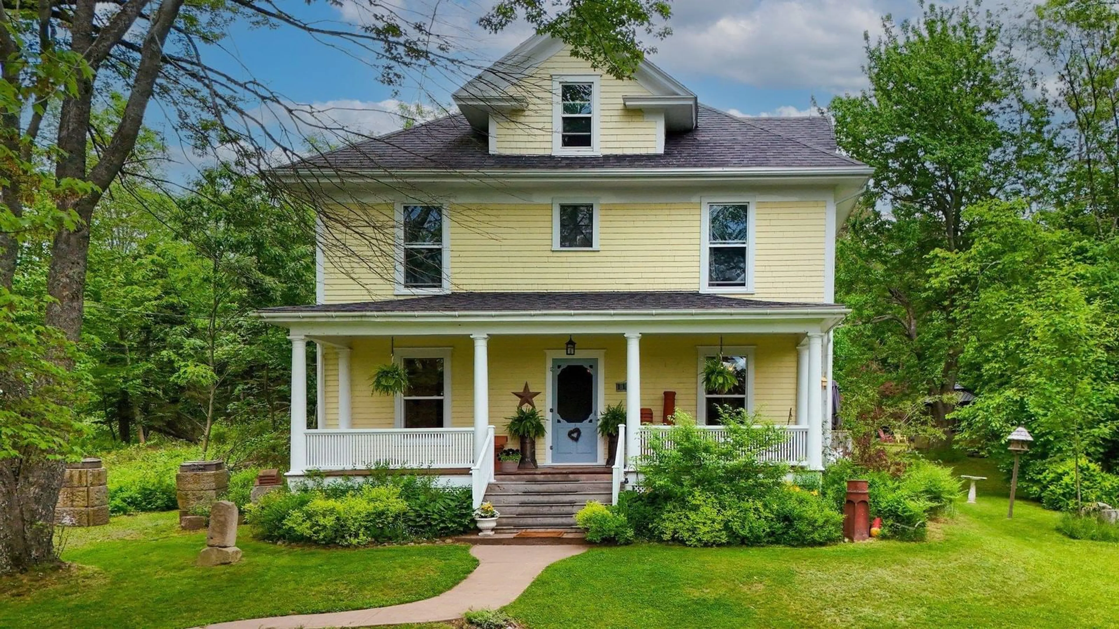Home with vinyl exterior material, street for 118 Patterson St, Pictou Nova Scotia B0K 1H0