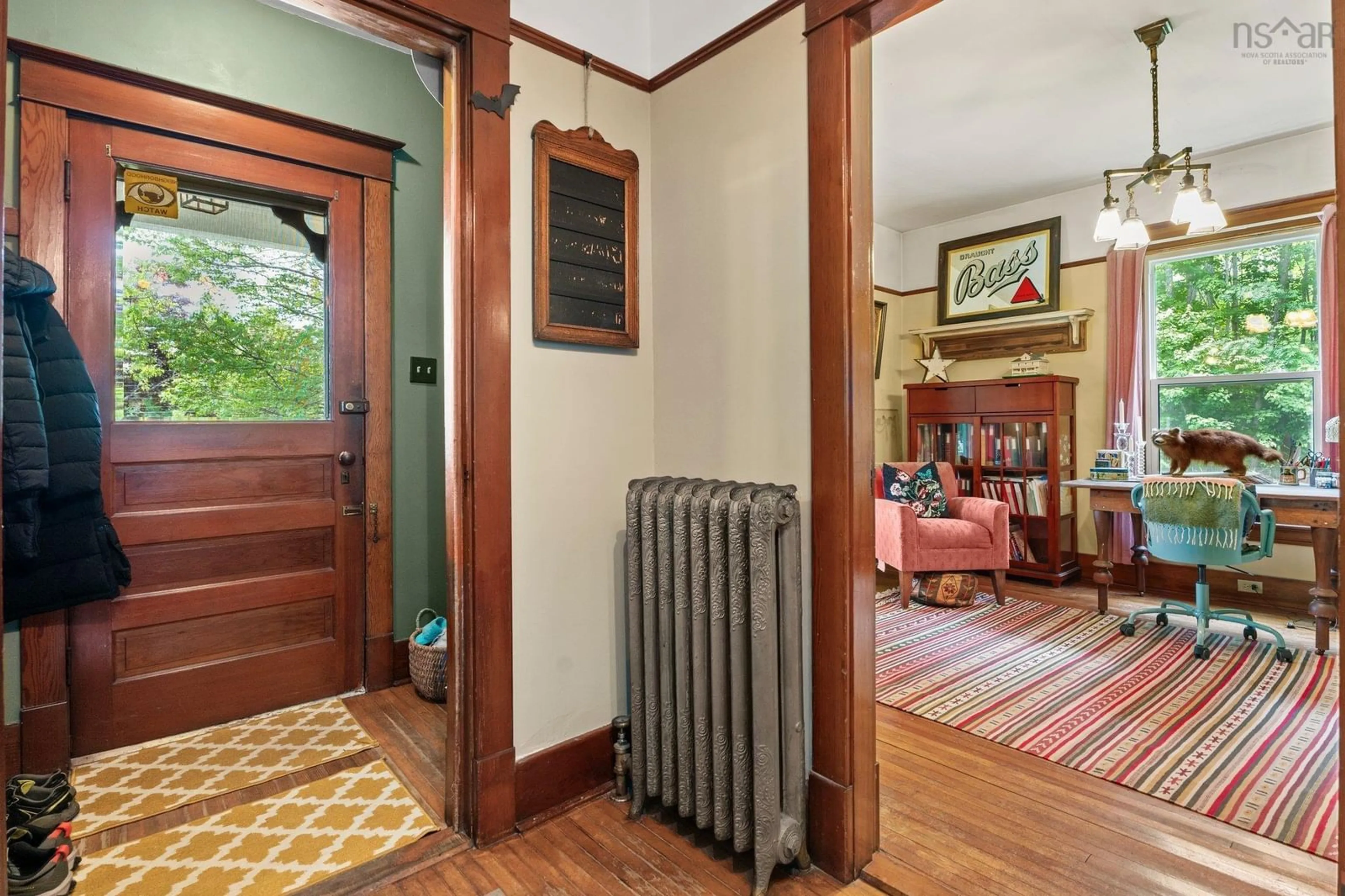 Indoor foyer for 118 Patterson St, Pictou Nova Scotia B0K 1H0