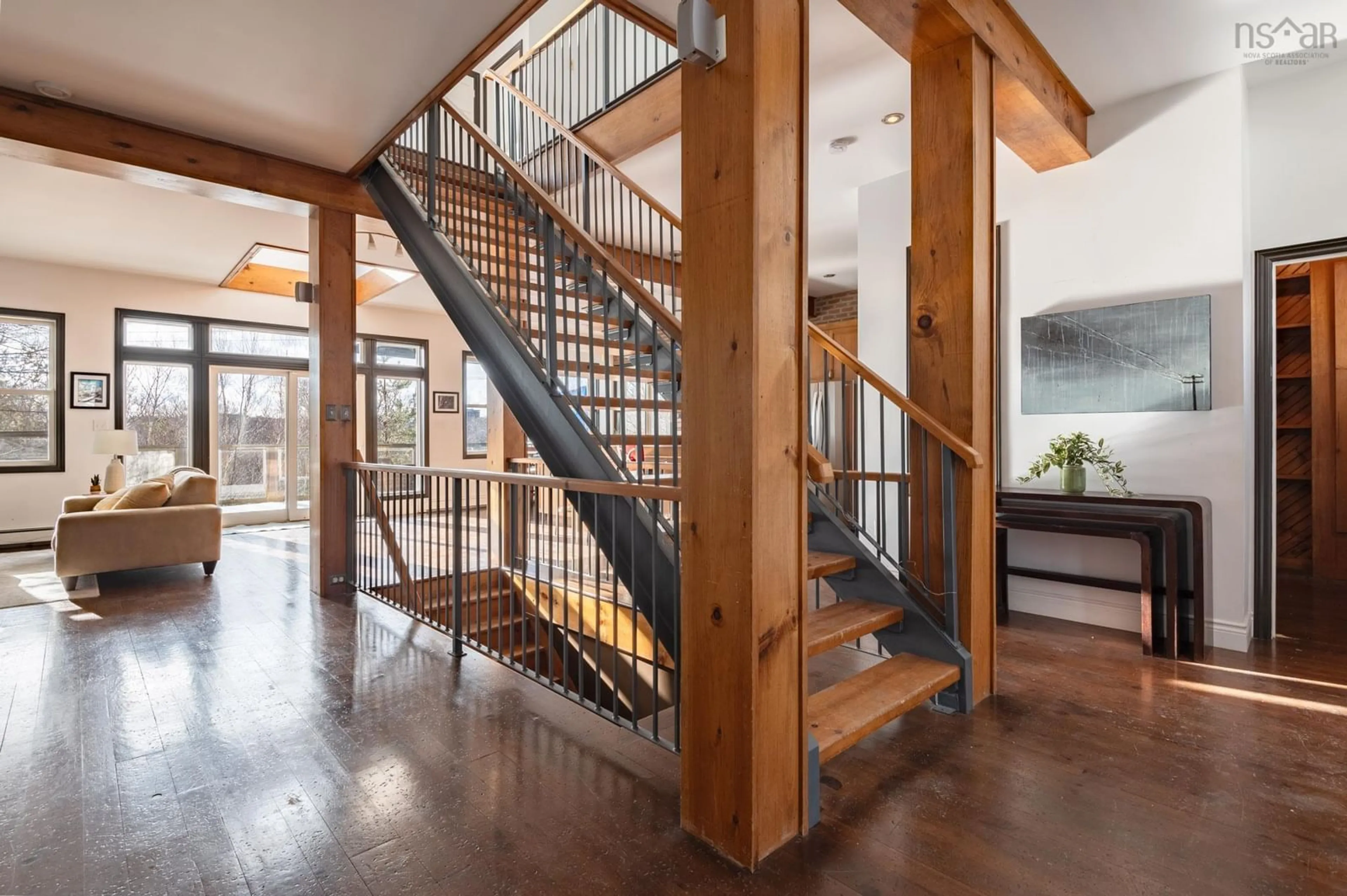 Indoor foyer for 6880 Quinpool Rd, Halifax Nova Scotia B3L 1C4
