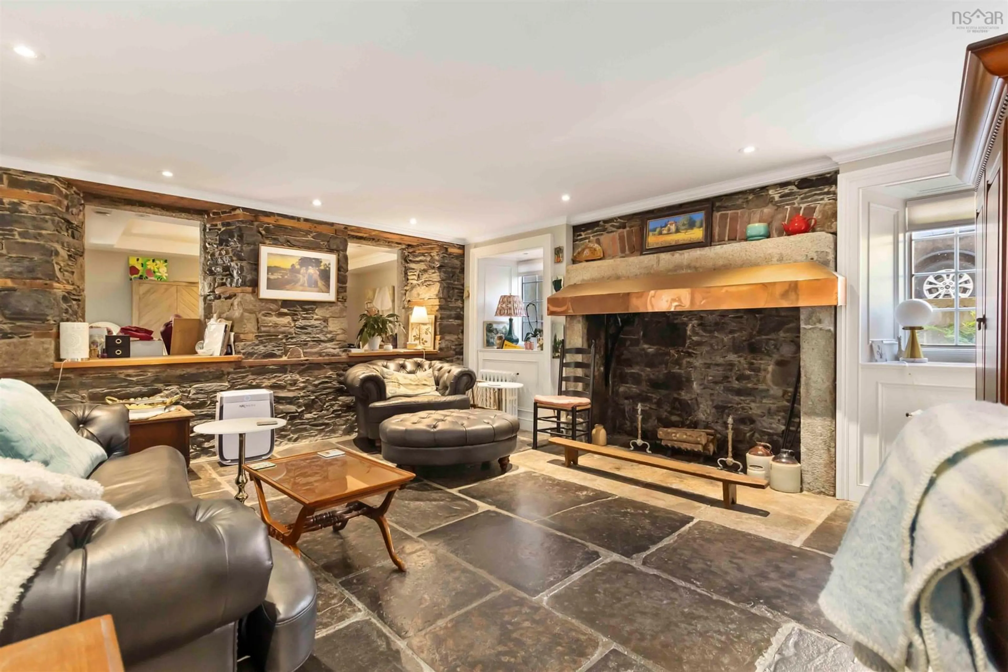 Lobby for 5686 Inglis Street, Halifax Nova Scotia B3H 1K3