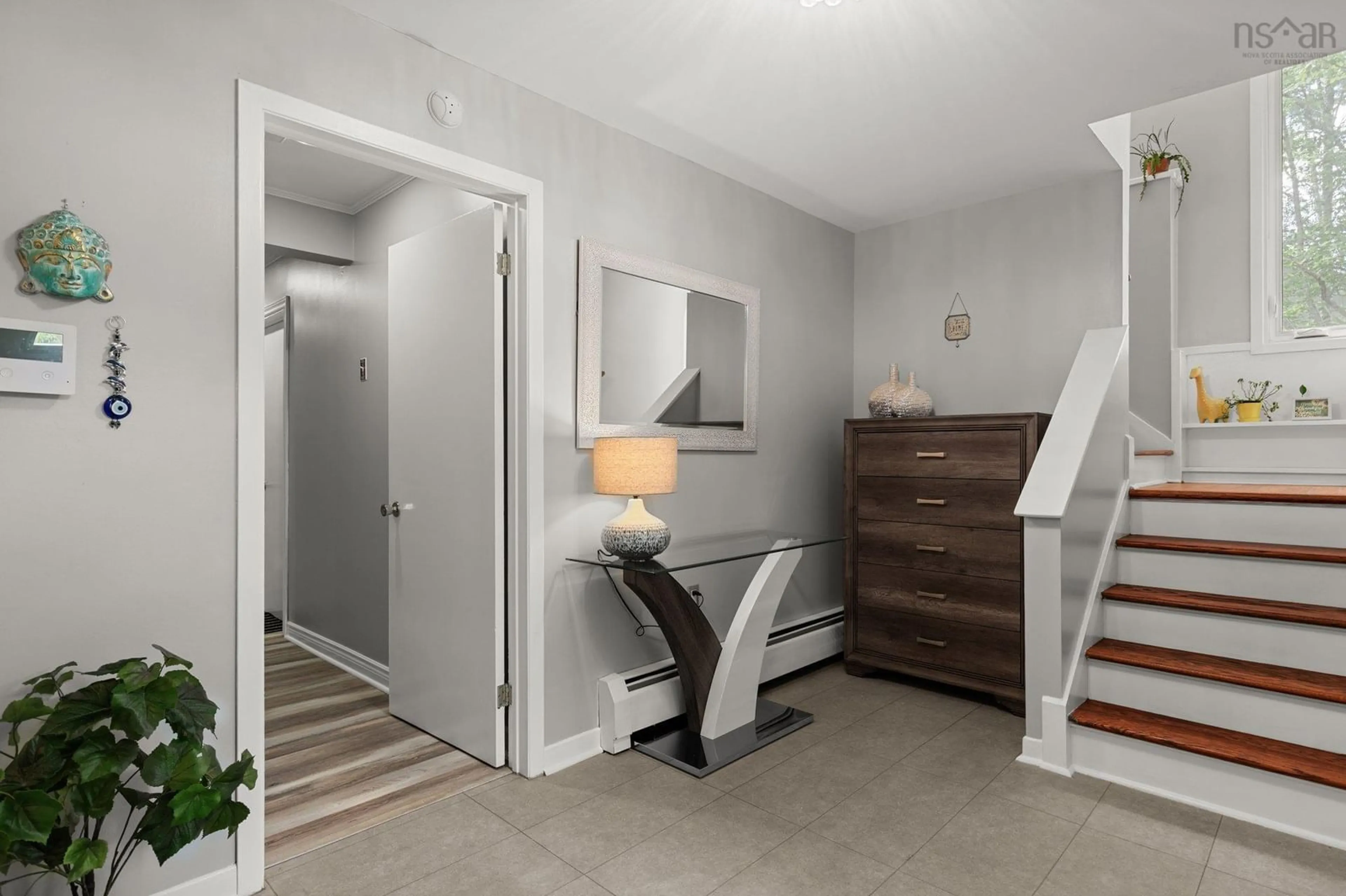 Indoor entryway for 77 Bedford Hills Rd, Bedford Nova Scotia B4A 1J8