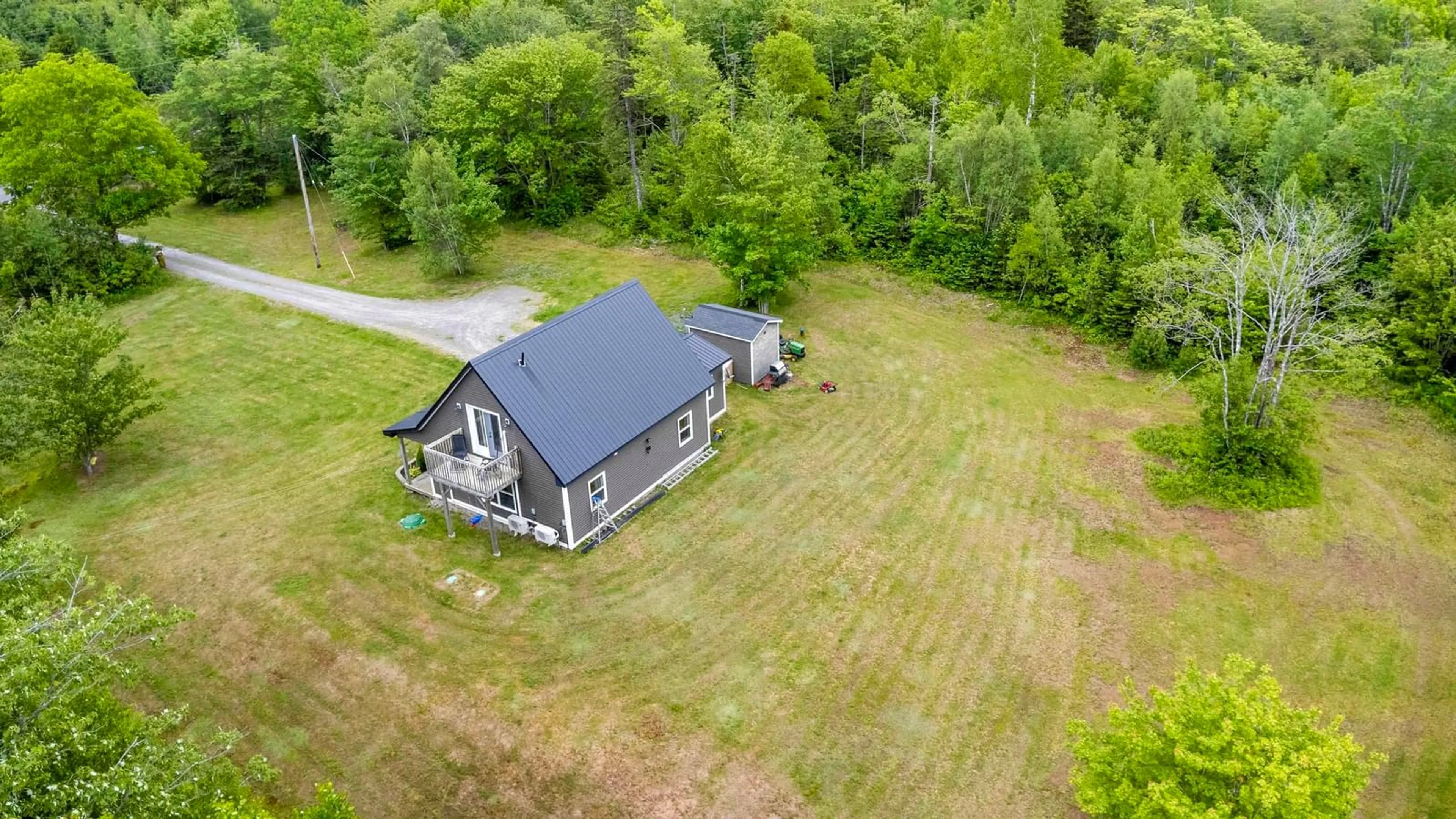 A pic from outside/outdoor area/front of a property/back of a property/a pic from drone, building for 2337 Victoria Rd, Aylesford Nova Scotia B0P 1C0