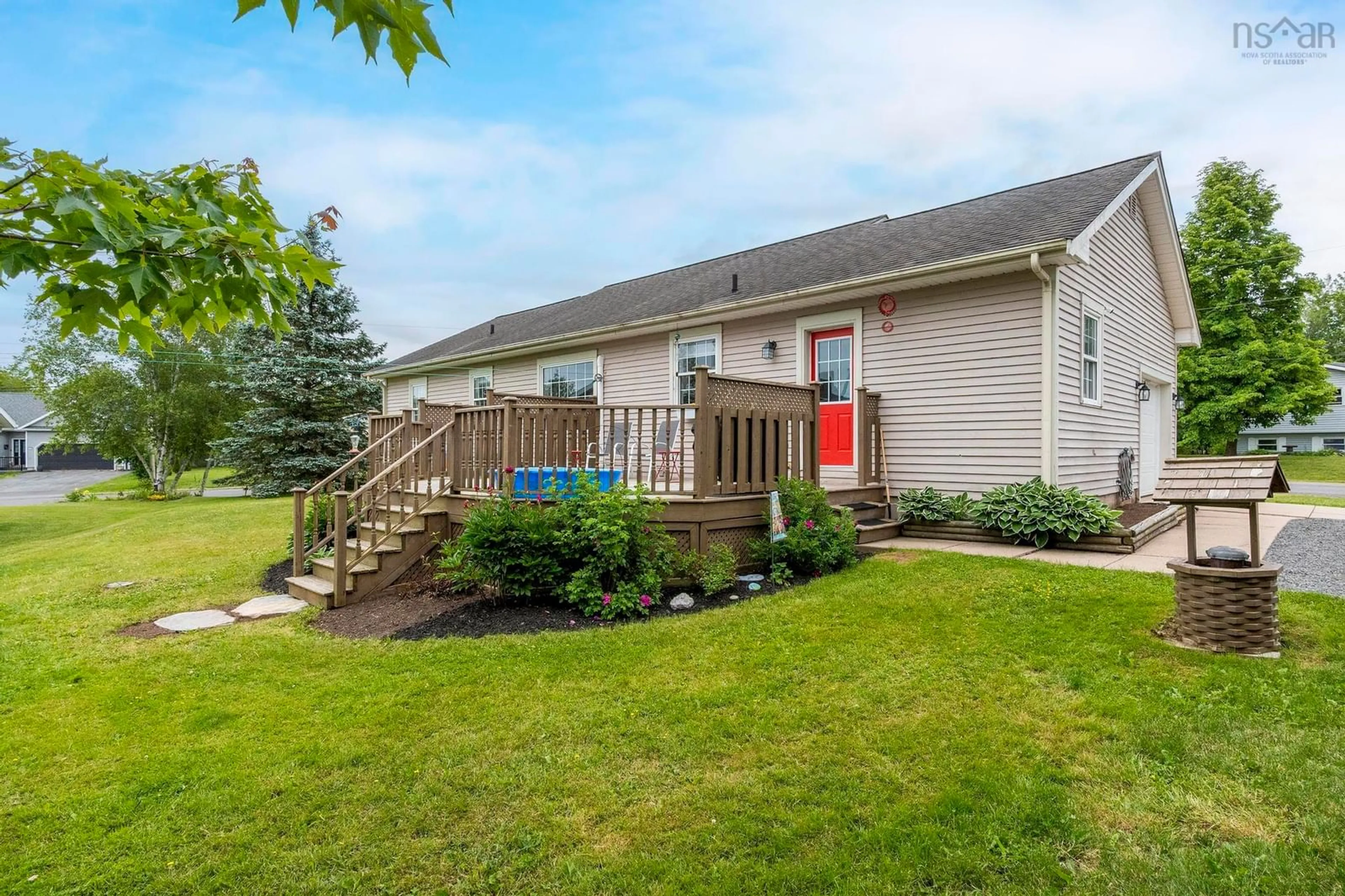 Home with vinyl exterior material, unknown for 27 Bezanson Dr, Berwick Nova Scotia B0P 1E0