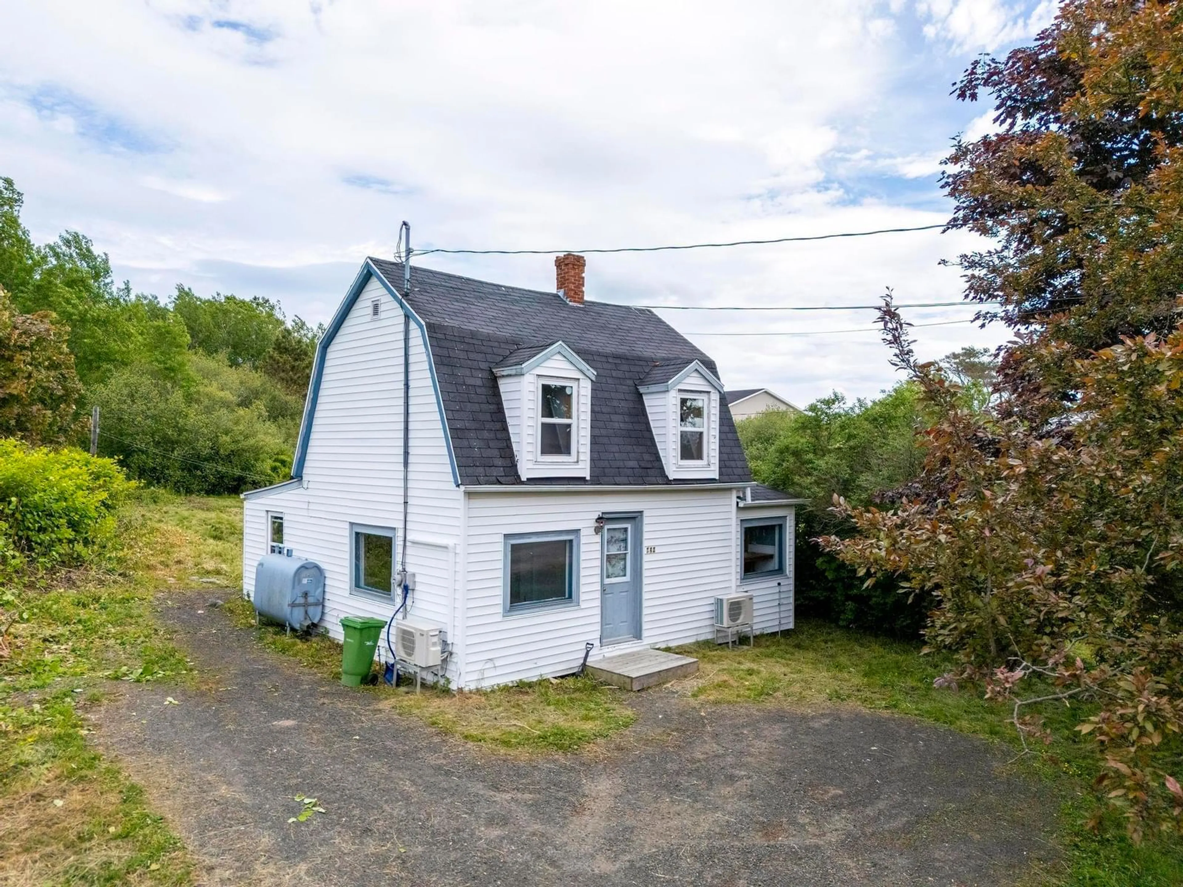A pic from outside/outdoor area/front of a property/back of a property/a pic from drone, street for 142 Victoria St, Digby Nova Scotia B0V 1A0