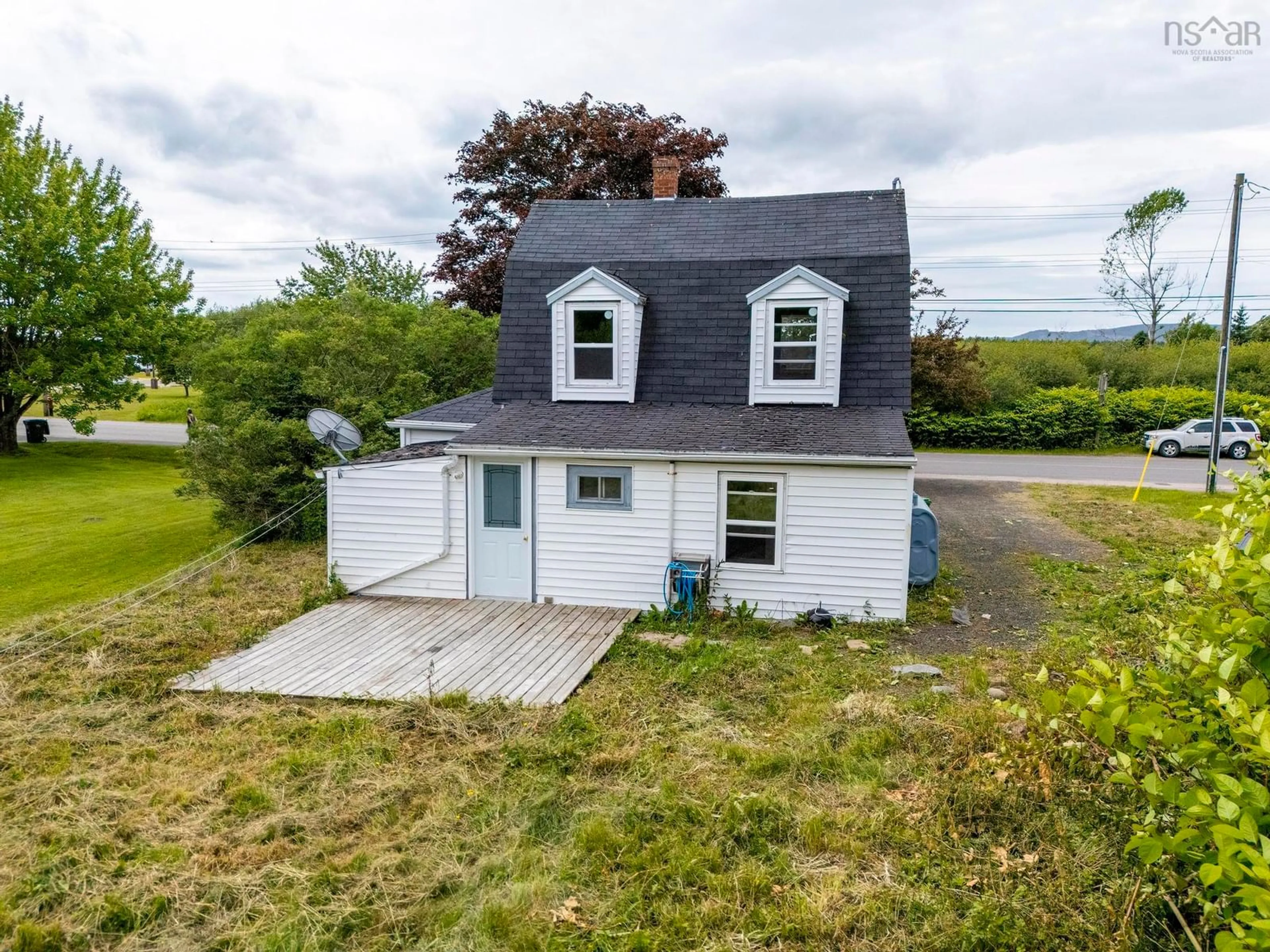 A pic from outside/outdoor area/front of a property/back of a property/a pic from drone, street for 142 Victoria St, Digby Nova Scotia B0V 1A0