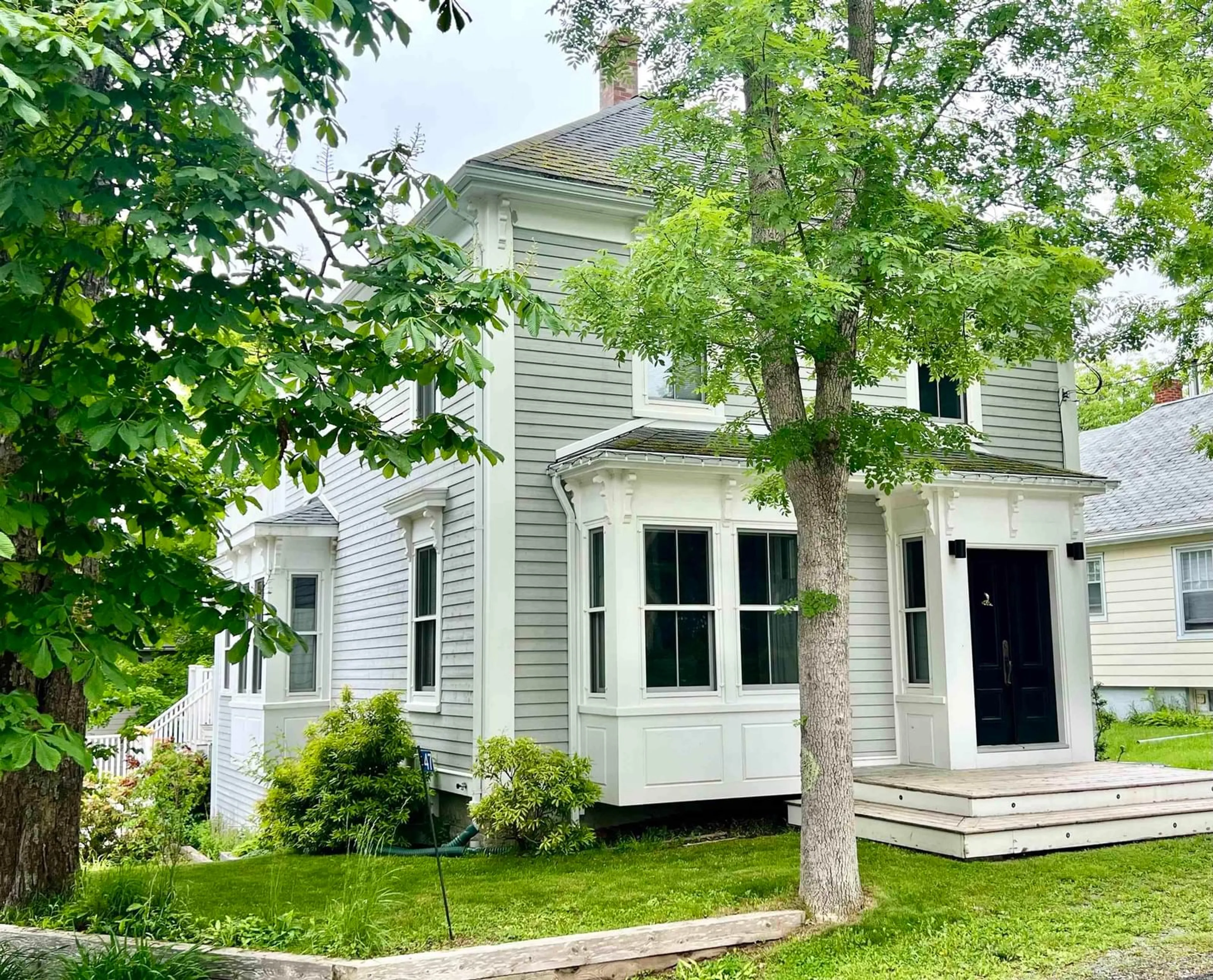 Home with vinyl exterior material, street for 47 Broad St, Lunenburg Nova Scotia B0J 2C0