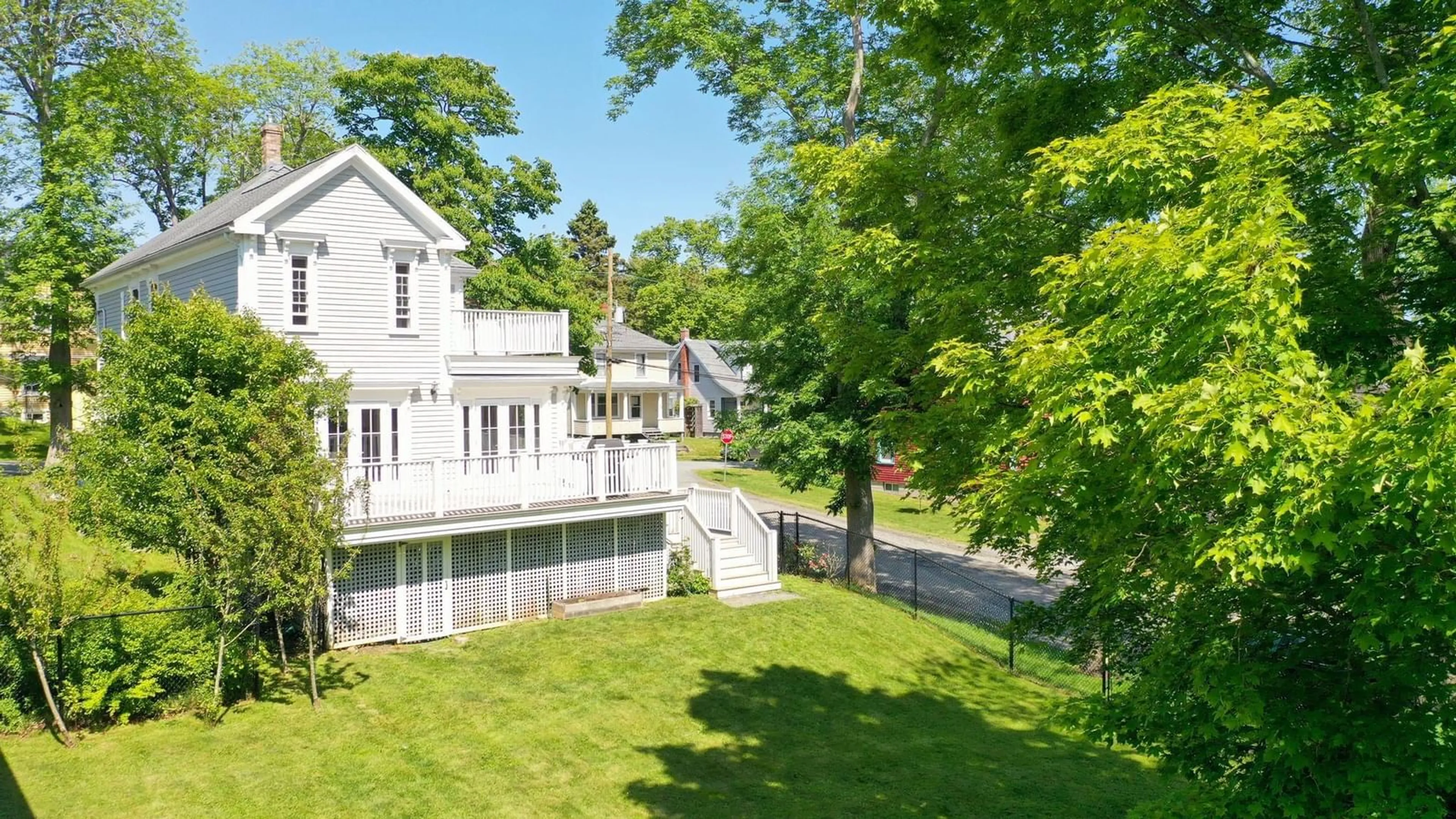 A pic from outside/outdoor area/front of a property/back of a property/a pic from drone, water/lake/river/ocean view for 47 Broad St, Lunenburg Nova Scotia B0J 2C0