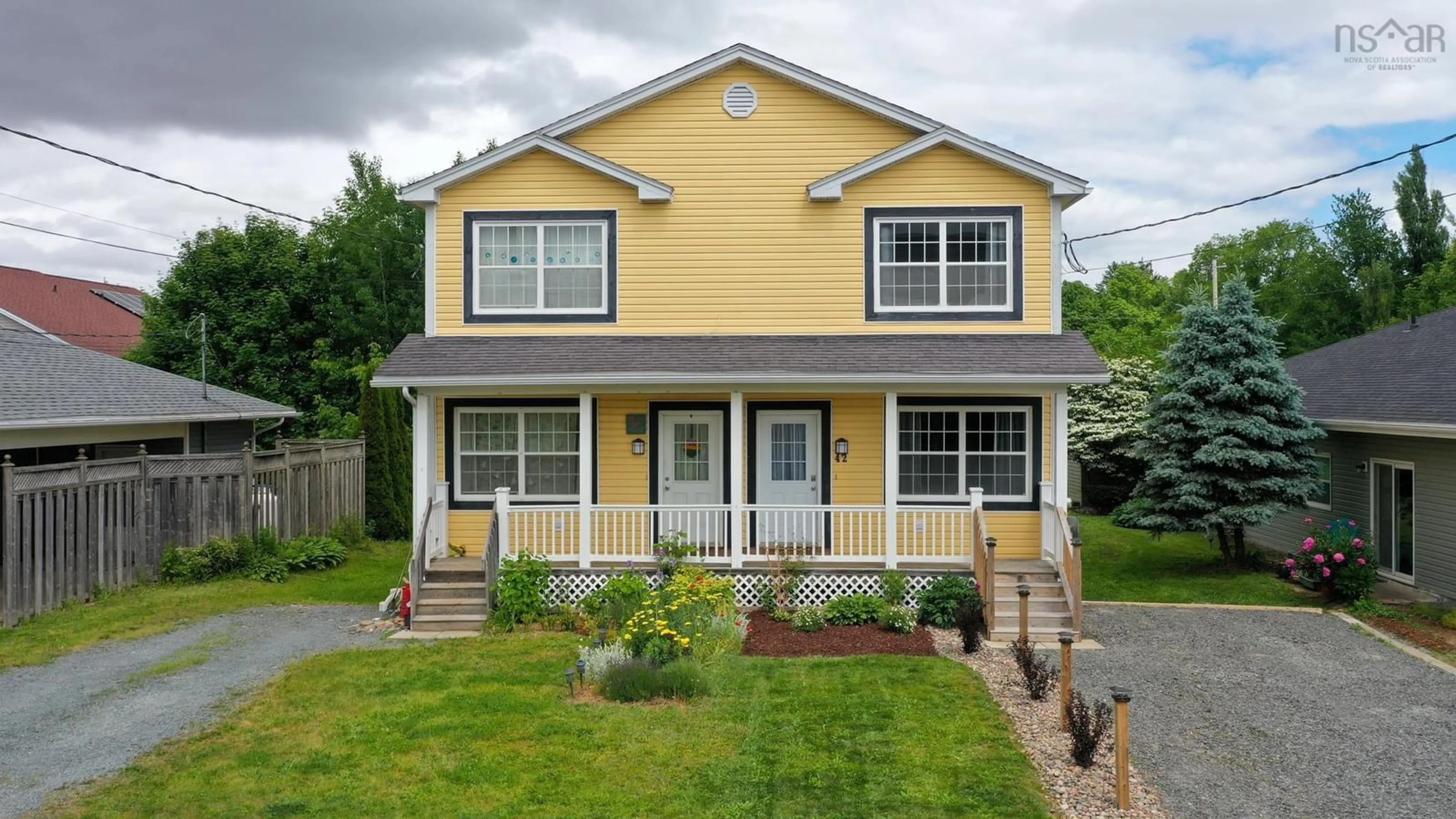 Home with vinyl exterior material, street for 42 Chamber Close, Wolfville Nova Scotia B4P 0A6