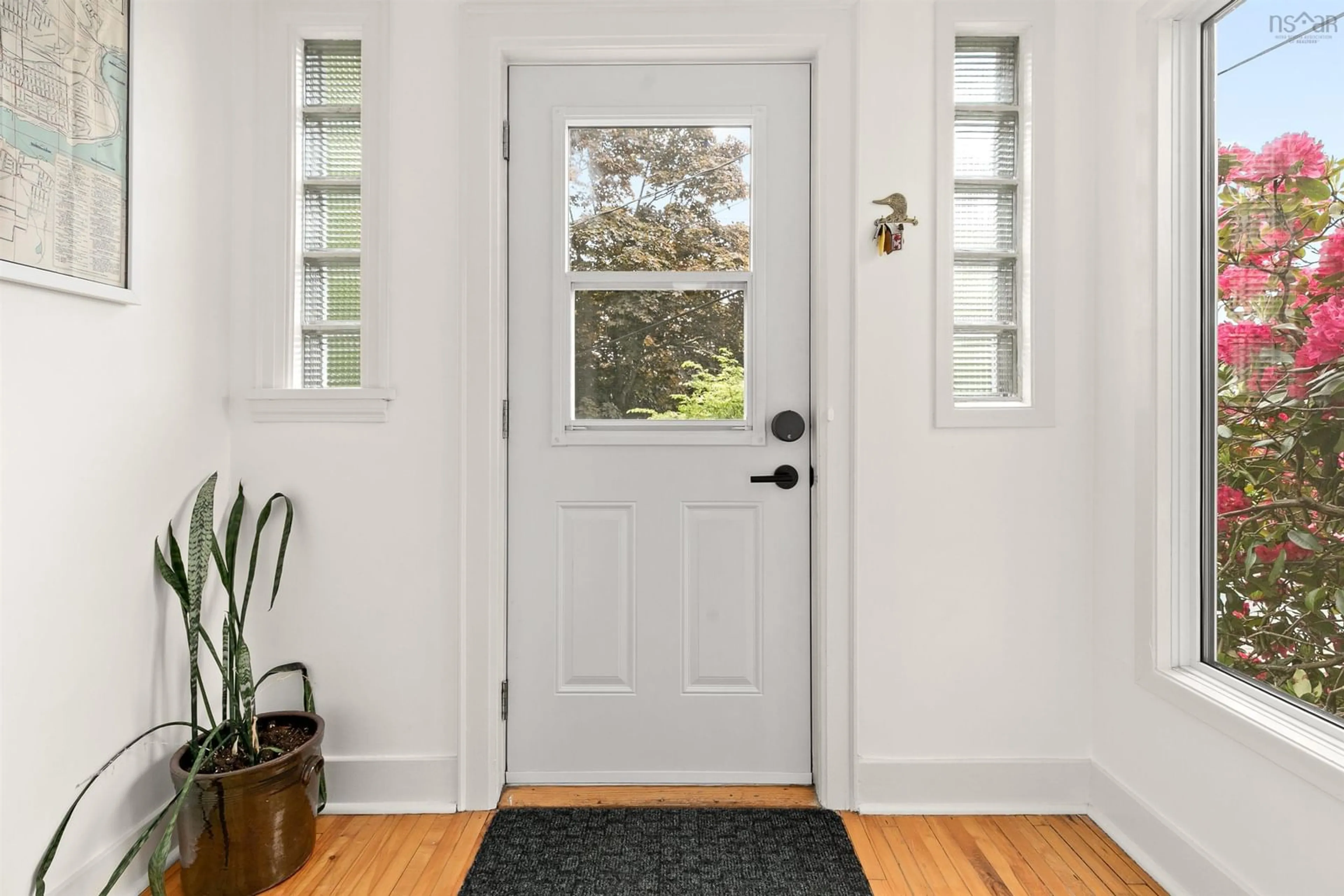 Indoor entryway for 185 Crichton Ave, Dartmouth Nova Scotia B3A 3R7