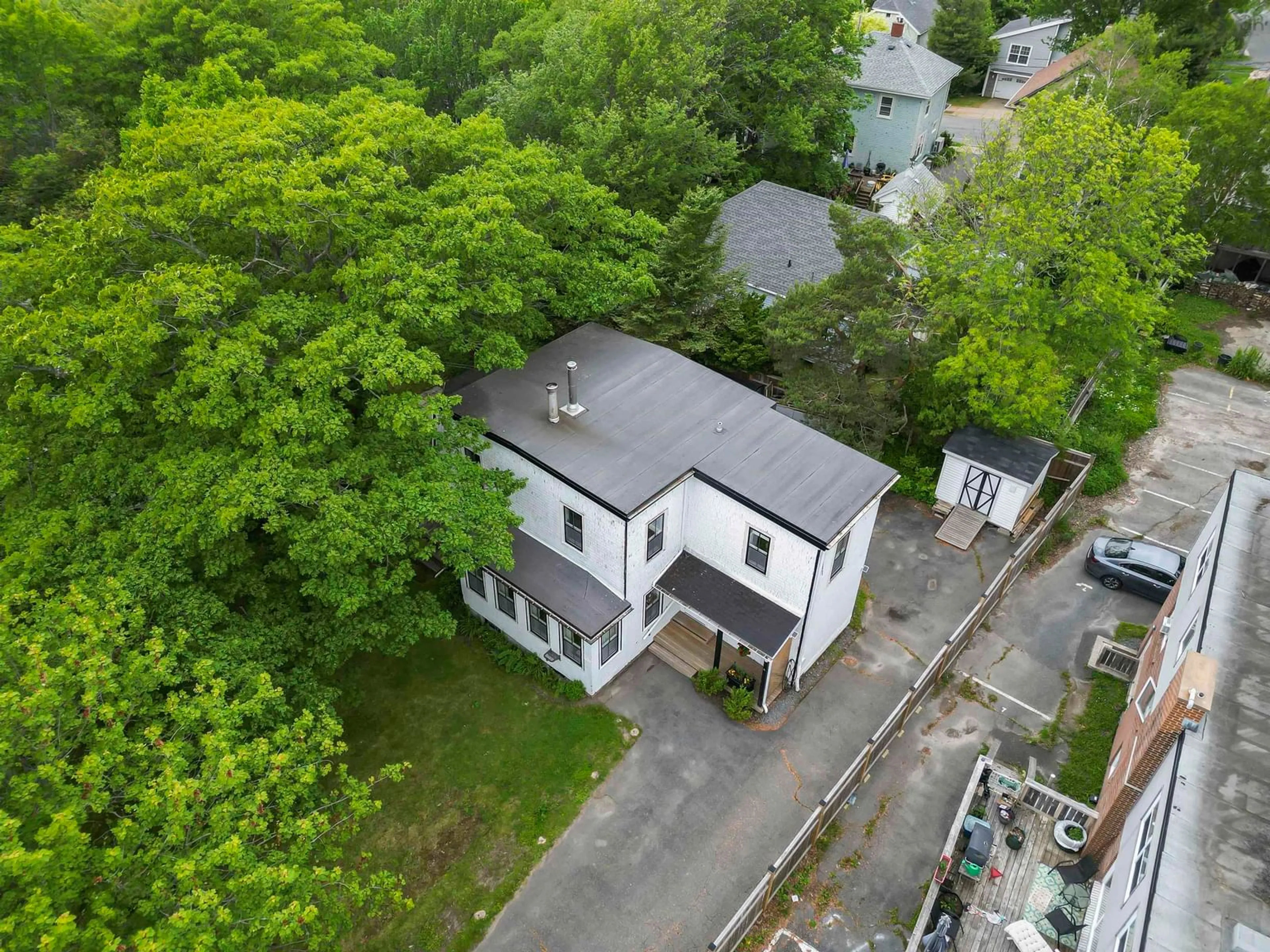 A pic from outside/outdoor area/front of a property/back of a property/a pic from drone, street for 226 Prince Arthur Ave, Dartmouth Nova Scotia B2Y 2K3