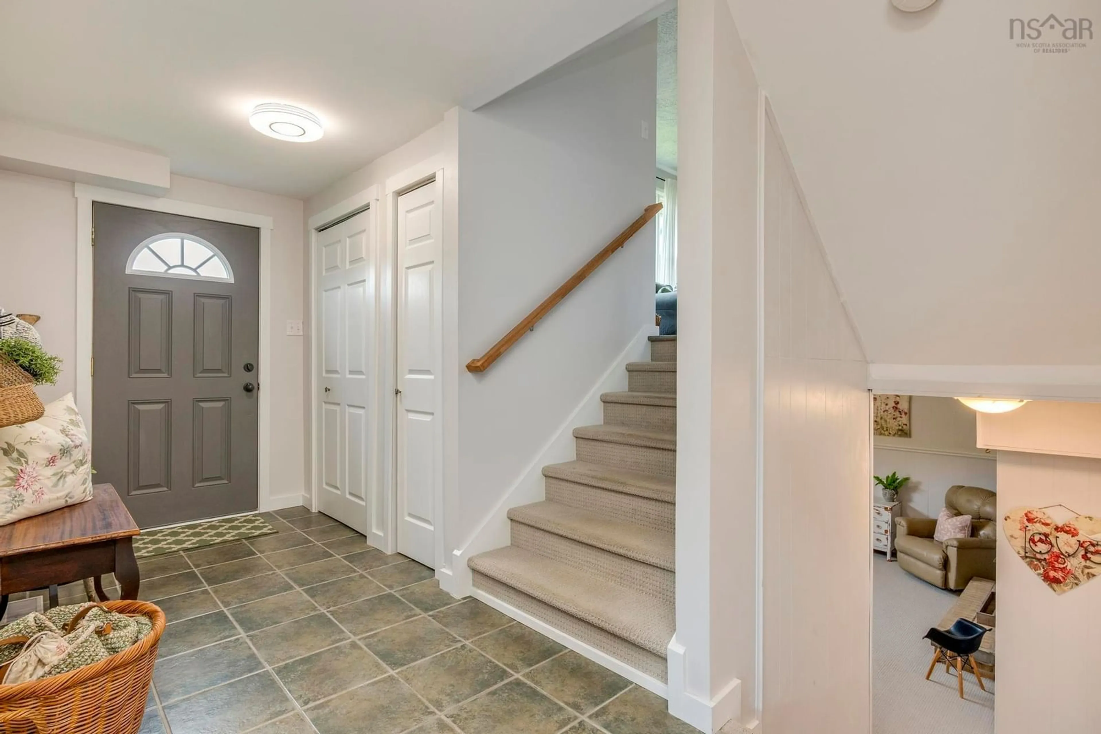 Indoor entryway for 8 Hardisty Crt, Cole Harbour Nova Scotia B2V 1K9
