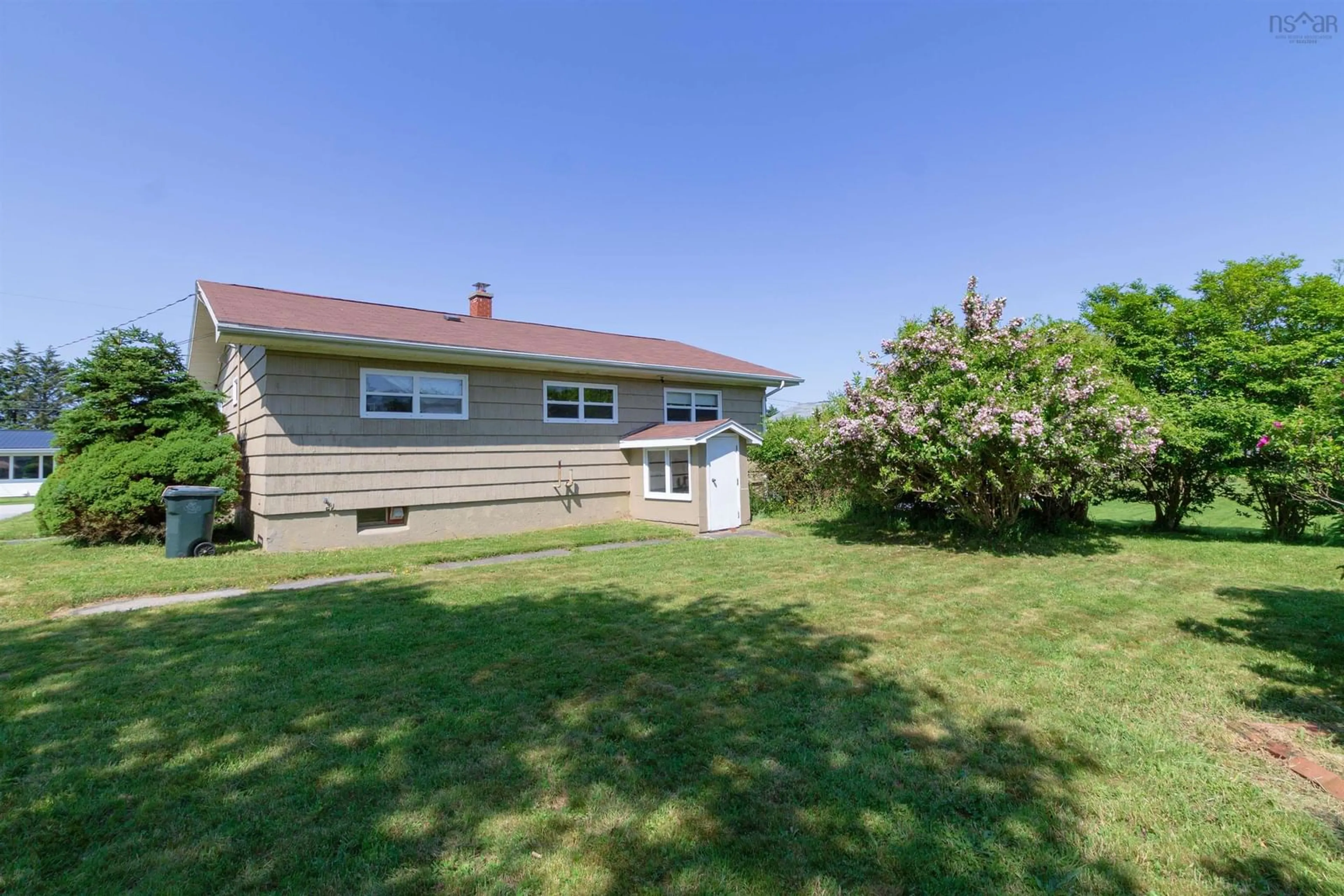 Unknown for 61 Elm St, Yarmouth Nova Scotia B5A 2R2