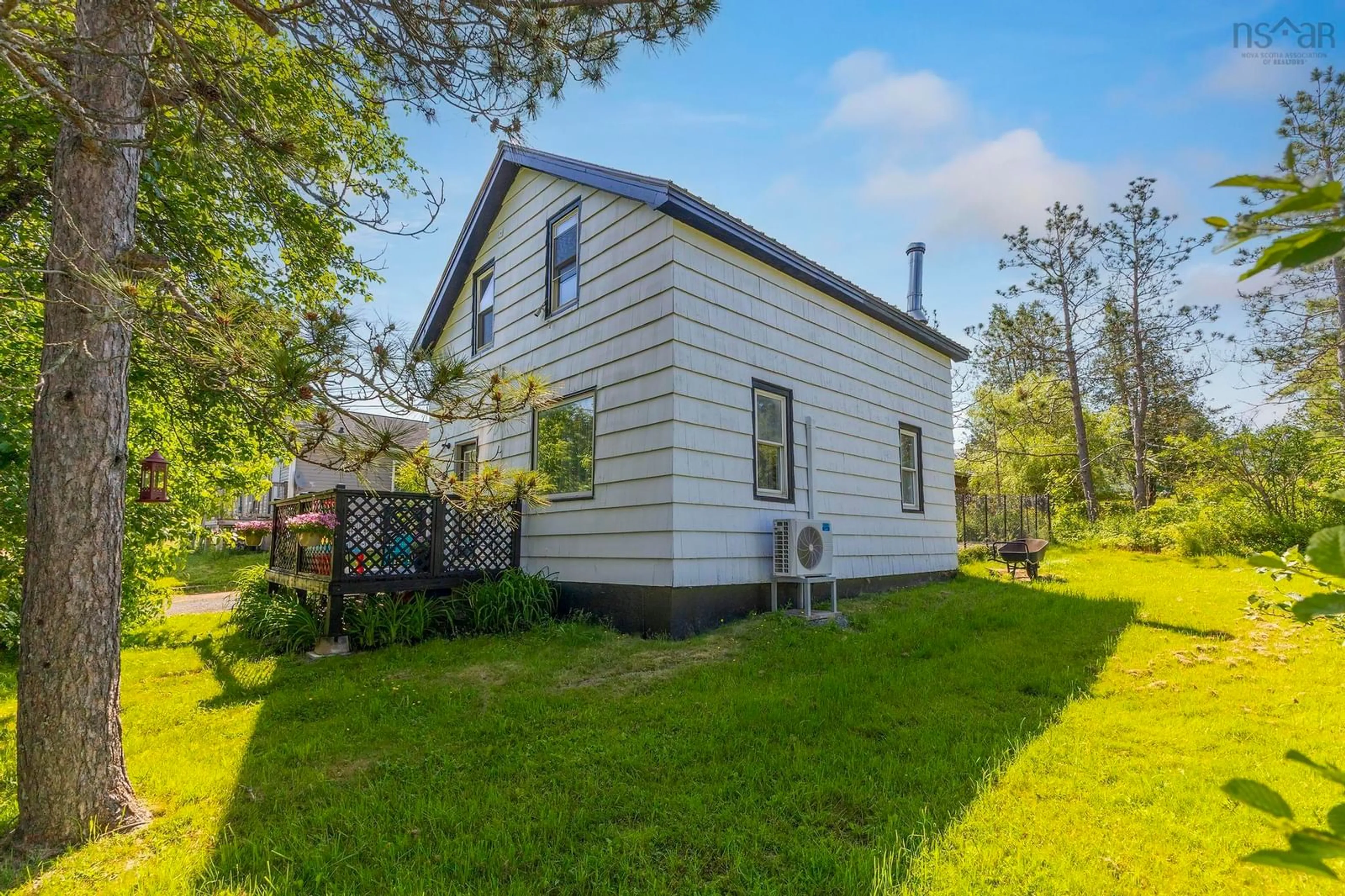 A pic from outside/outdoor area/front of a property/back of a property/a pic from drone, building for 81 North St, Springhill Nova Scotia B0M 1X0