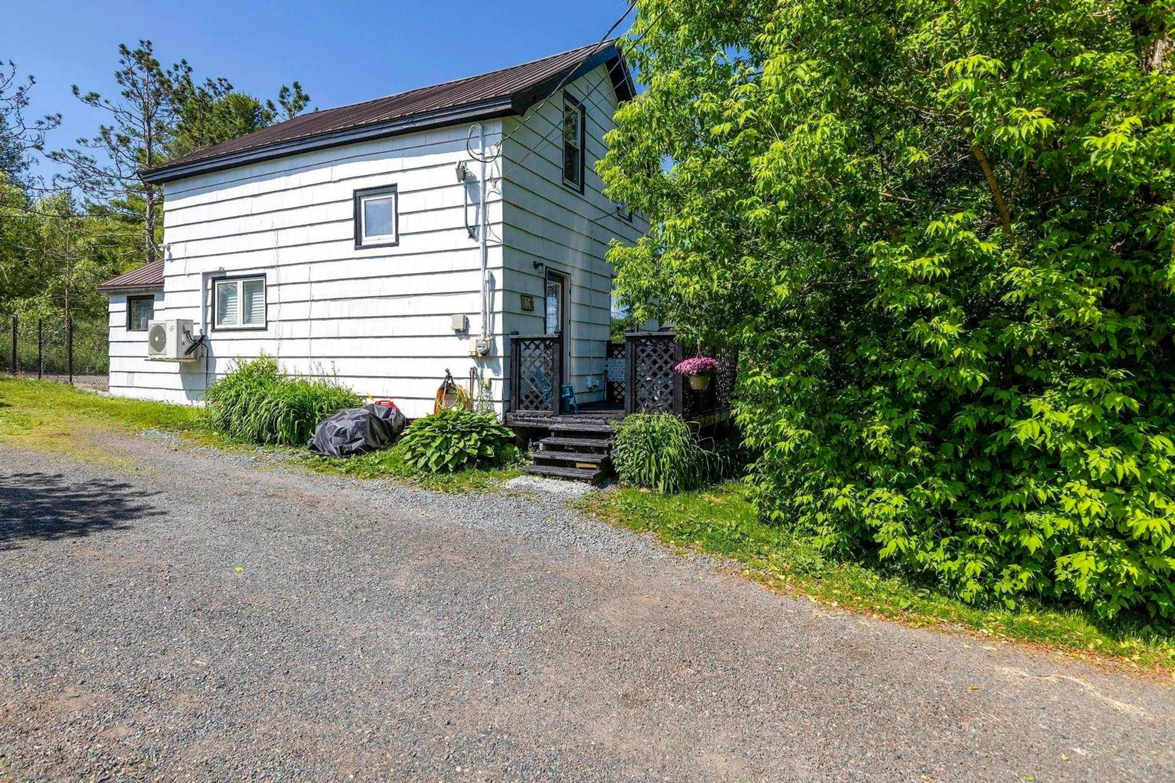 A pic from outside/outdoor area/front of a property/back of a property/a pic from drone, street for 81 North St, Springhill Nova Scotia B0M 1X0