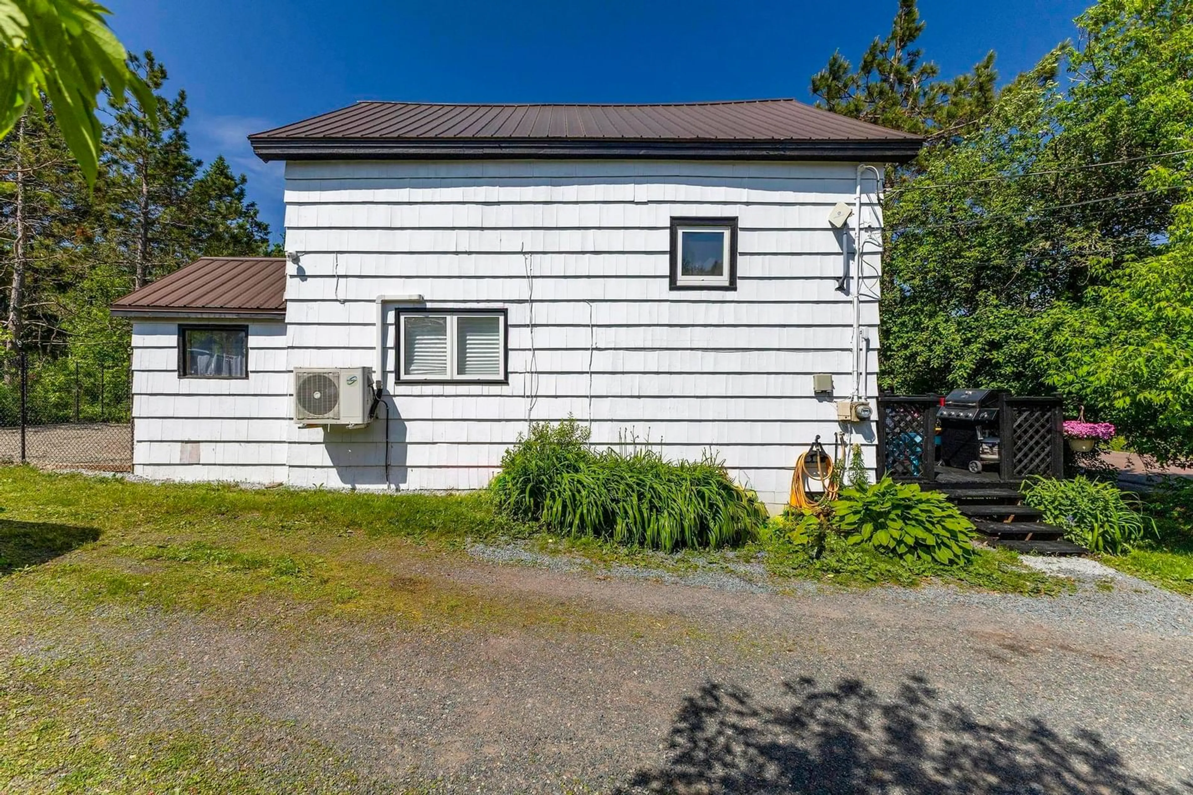 Shed for 81 North St, Springhill Nova Scotia B0M 1X0