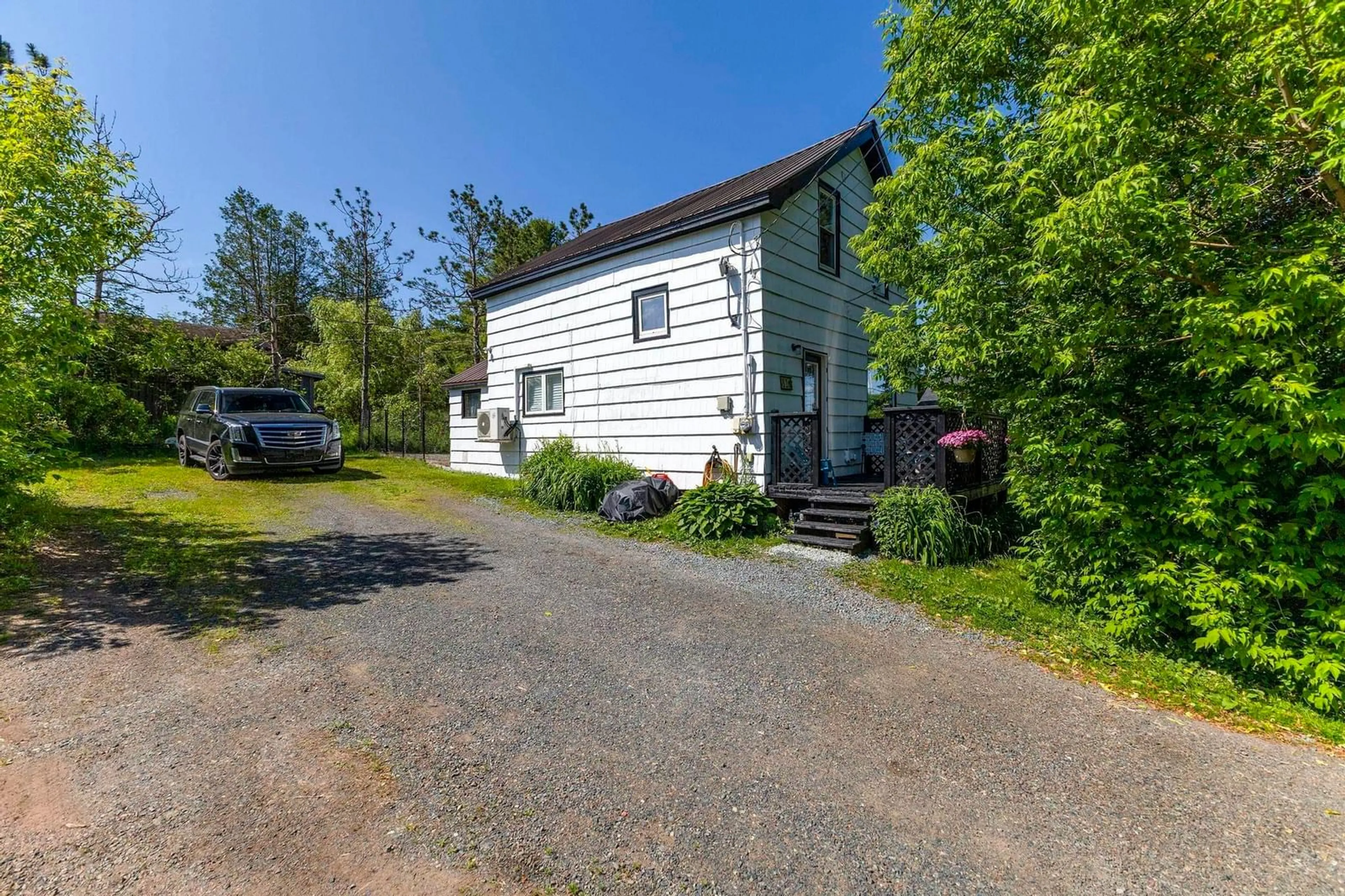 A pic from outside/outdoor area/front of a property/back of a property/a pic from drone, street for 81 North St, Springhill Nova Scotia B0M 1X0