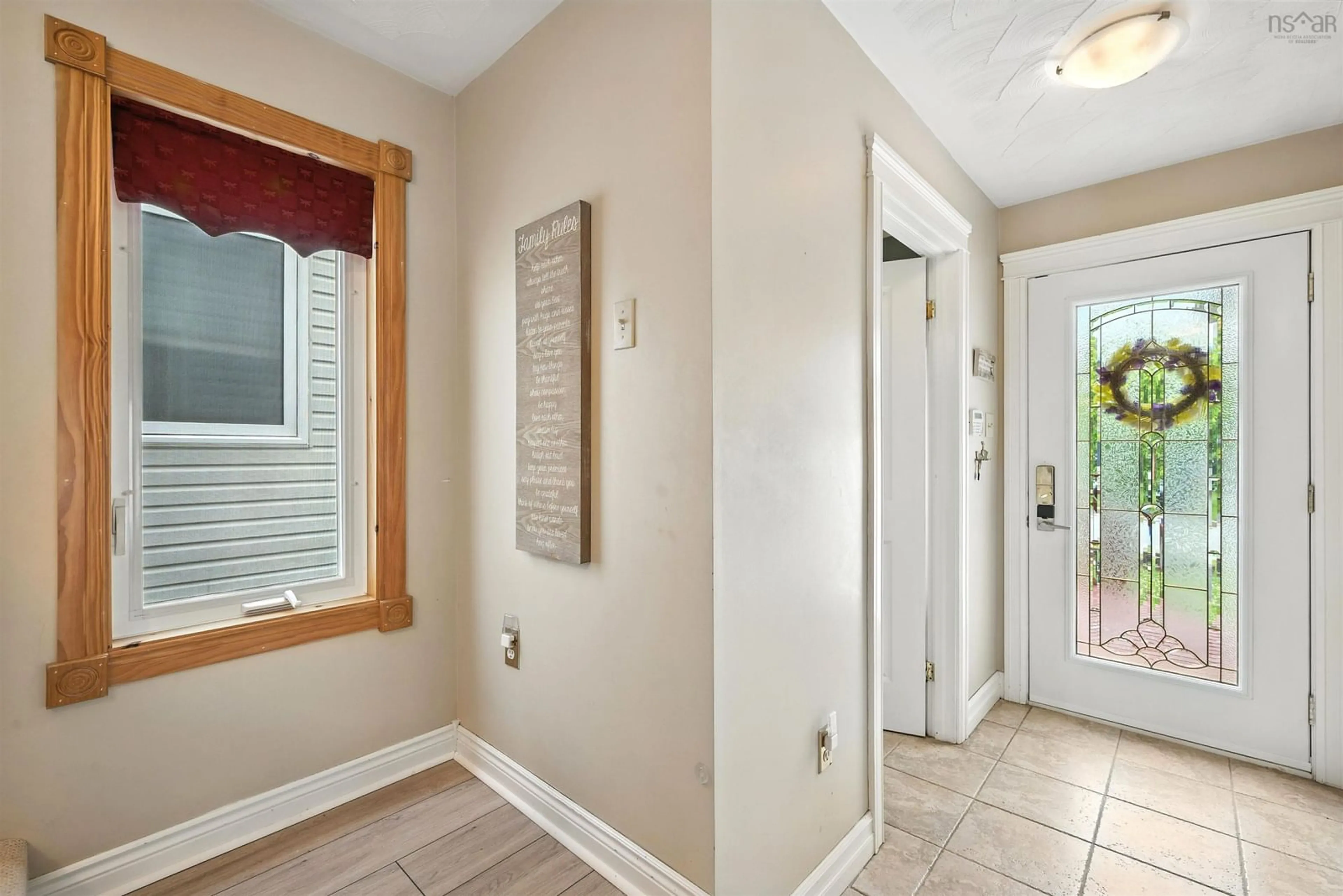 Indoor entryway for 10 Penstock Crt, Middle Sackville Nova Scotia B4E 2L5