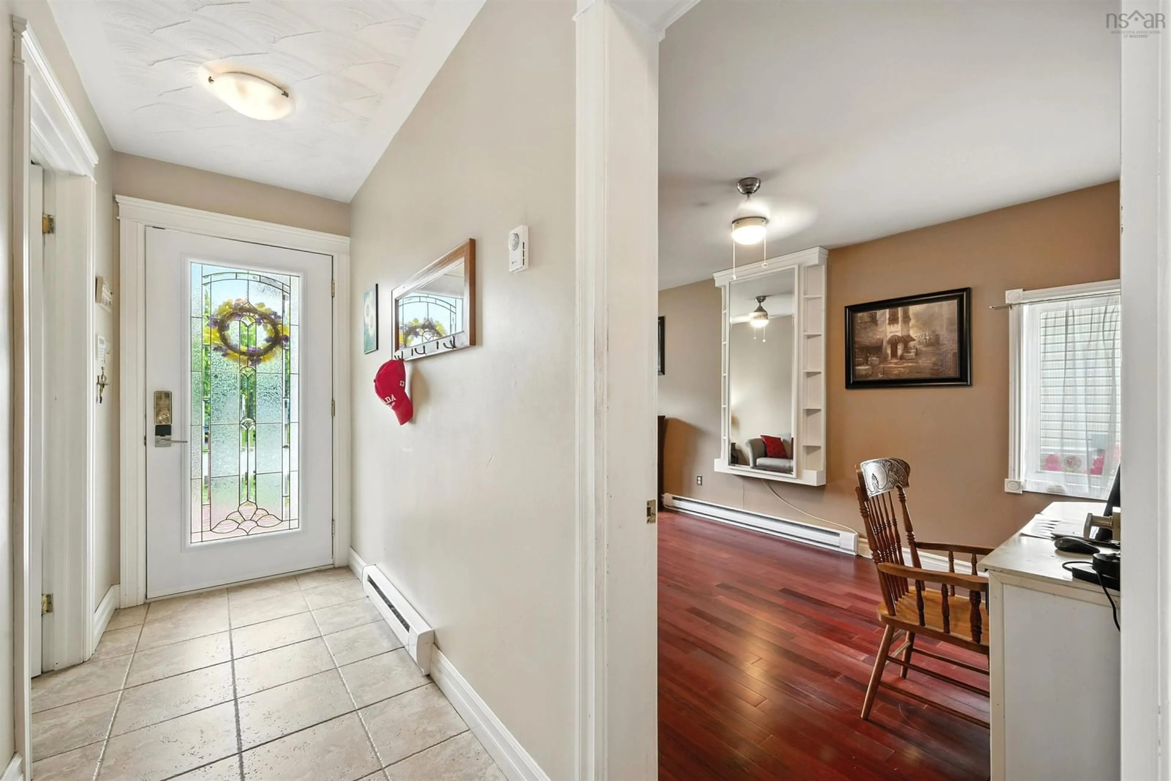 Indoor entryway for 10 Penstock Crt, Middle Sackville Nova Scotia B4E 2L5