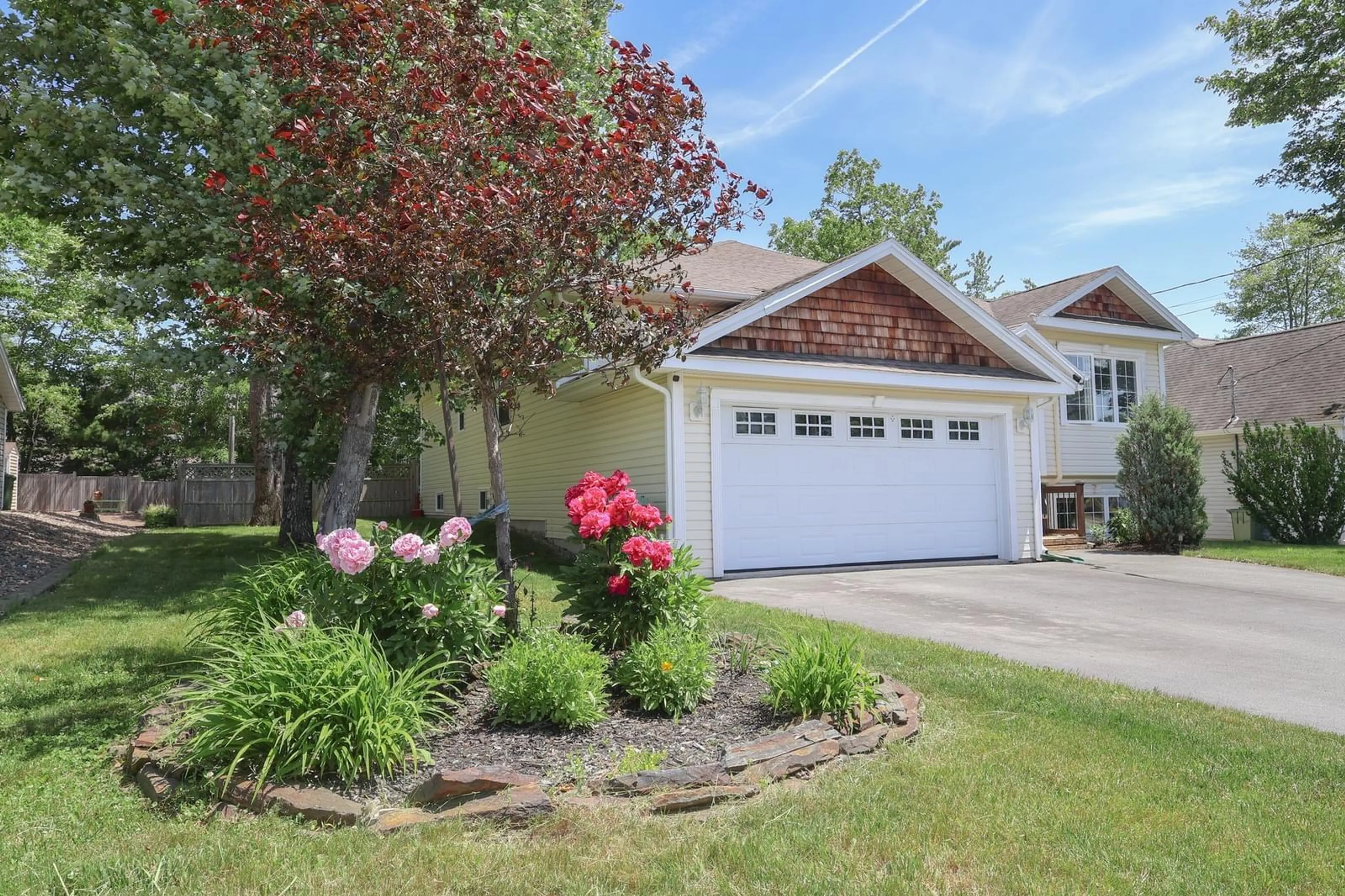 Home with vinyl exterior material, street for 498 Glen Allan Dr, Bridgewater Nova Scotia B4V 0B1