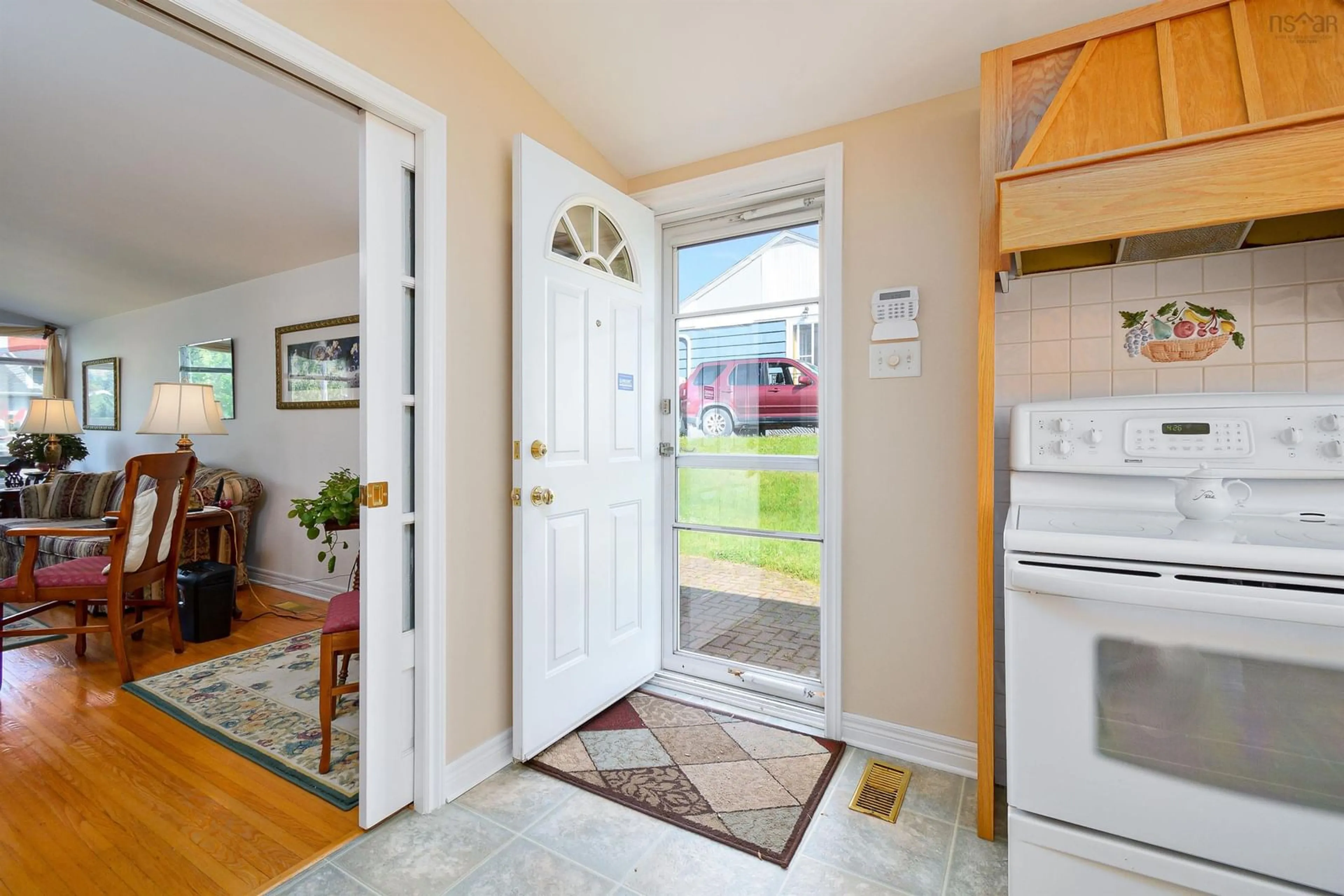 Indoor entryway for 102 Moxham Dr, Sydney Nova Scotia B1S 2A1