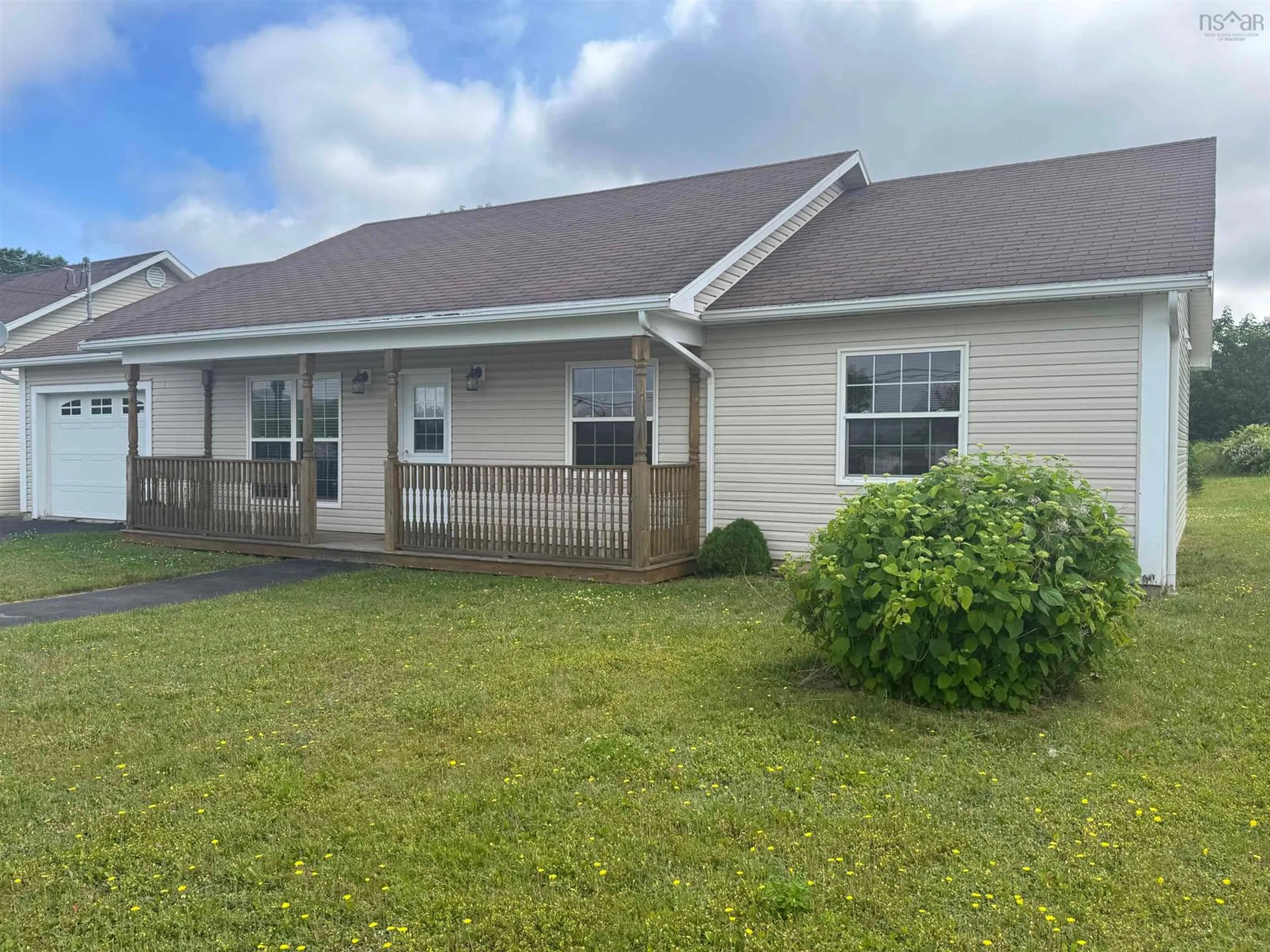 Home with vinyl exterior material, building for 2386 North Ave, Canning Nova Scotia B0P 1H0