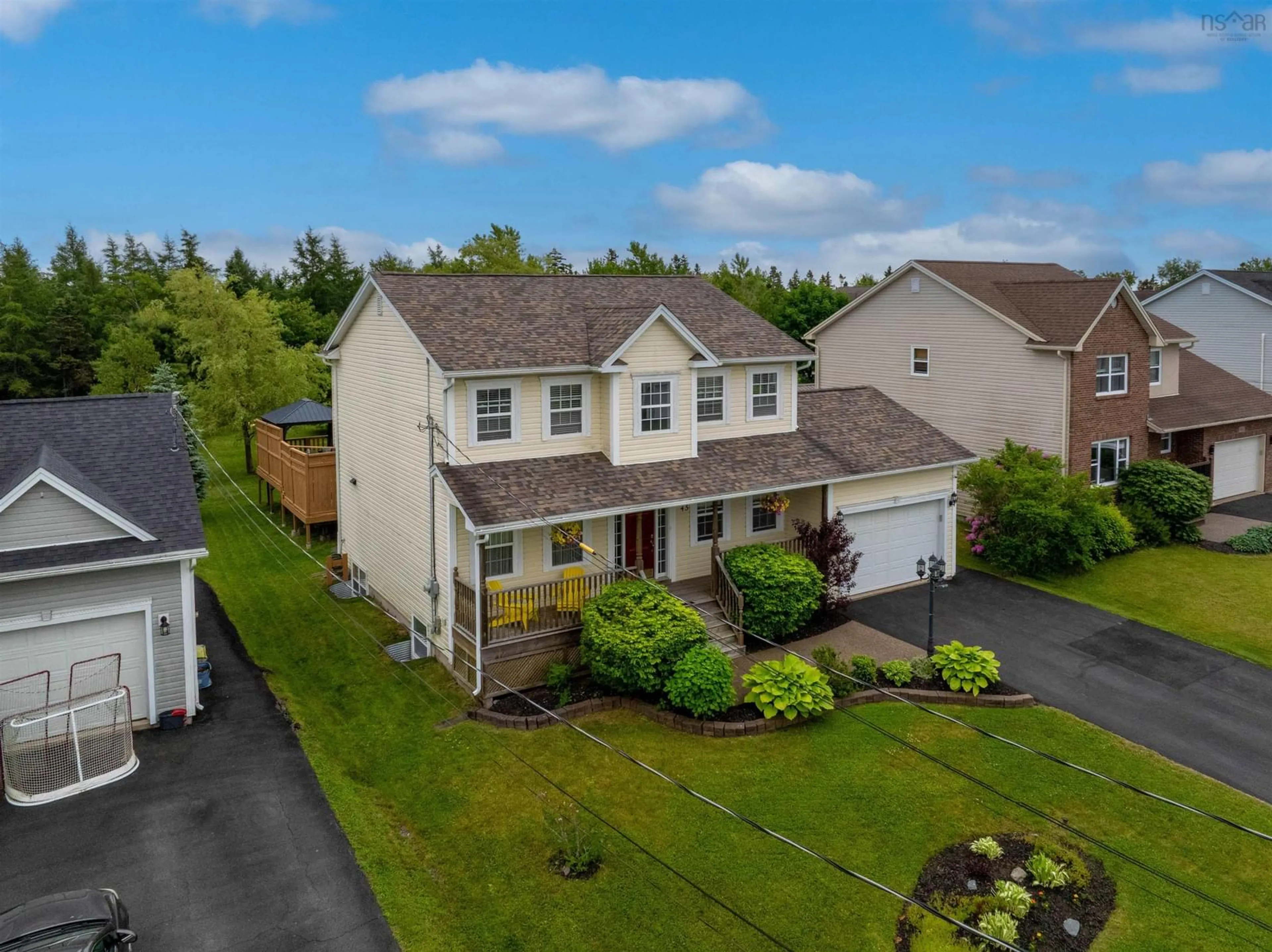 A pic from outside/outdoor area/front of a property/back of a property/a pic from drone, unknown for 45 Pearl Dr, Dartmouth Nova Scotia B2V 2T7