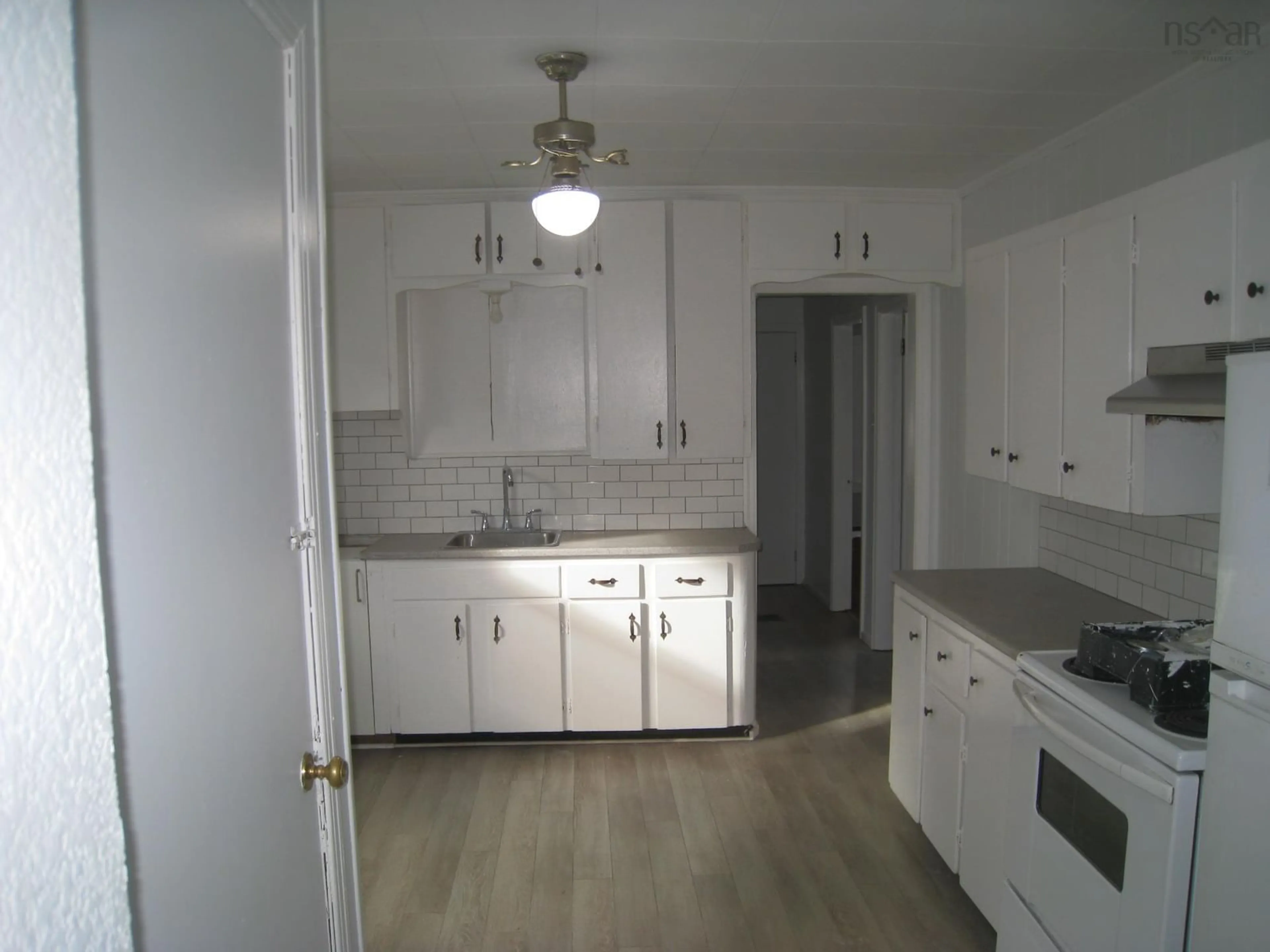 Standard kitchen, unknown for 5549-5551 Leeds St, Halifax Peninsula Nova Scotia B3K 2T3