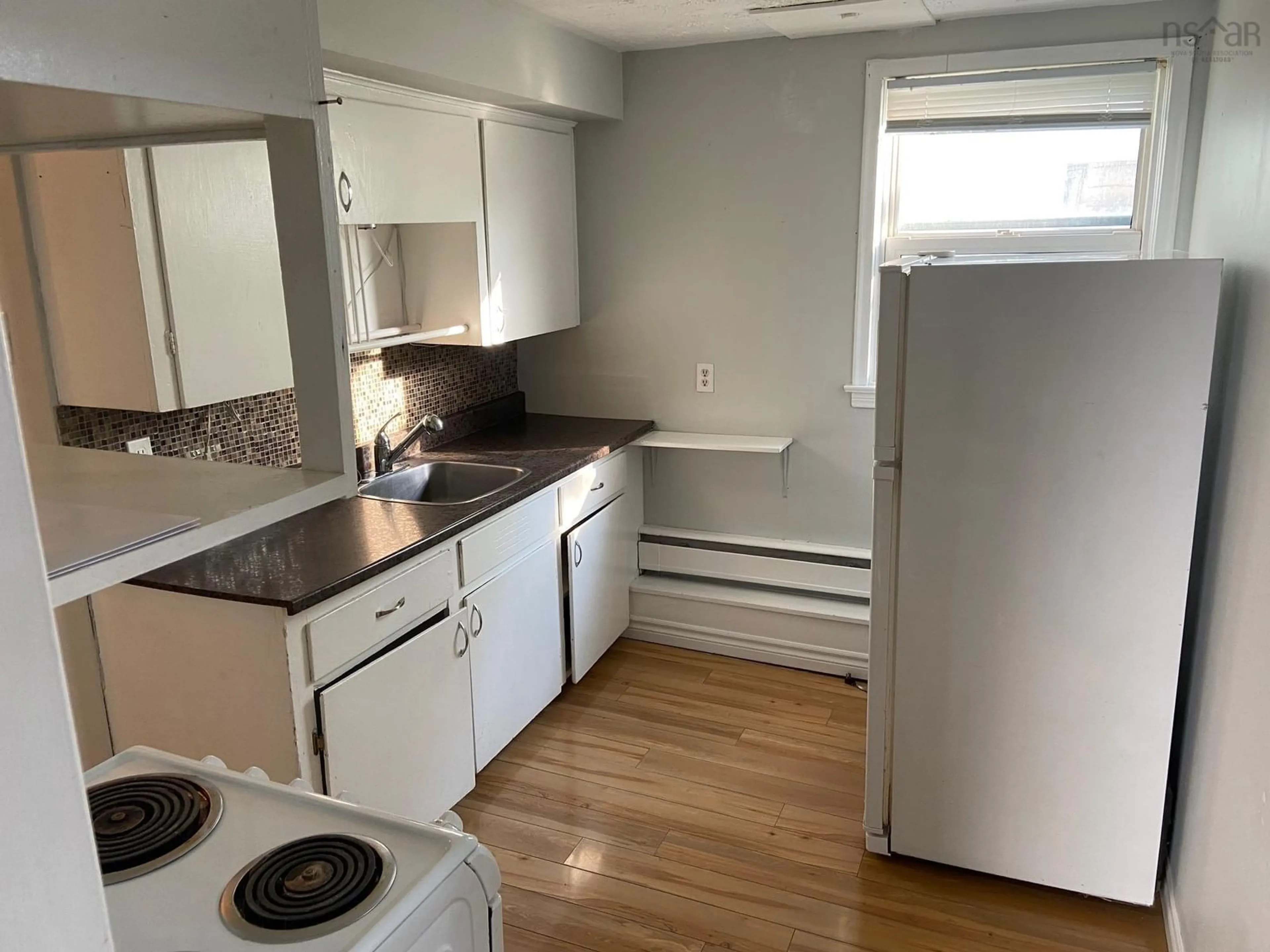 Standard kitchen, unknown for 5549-5551 Leeds St, Halifax Peninsula Nova Scotia B3K 2T3