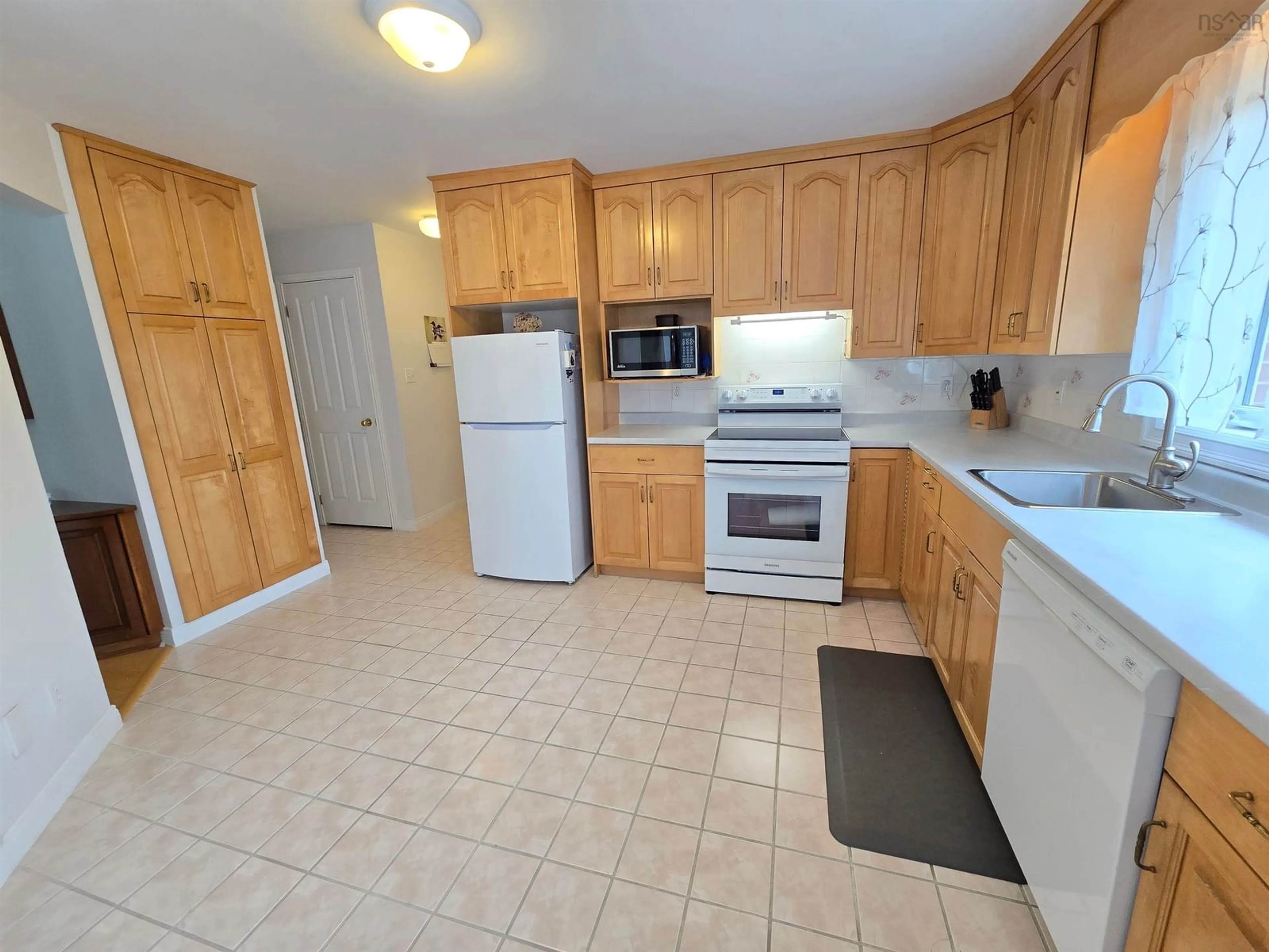 Standard kitchen, unknown for 33 Ritcey Crt, Bridgewater Nova Scotia B4V 4A9
