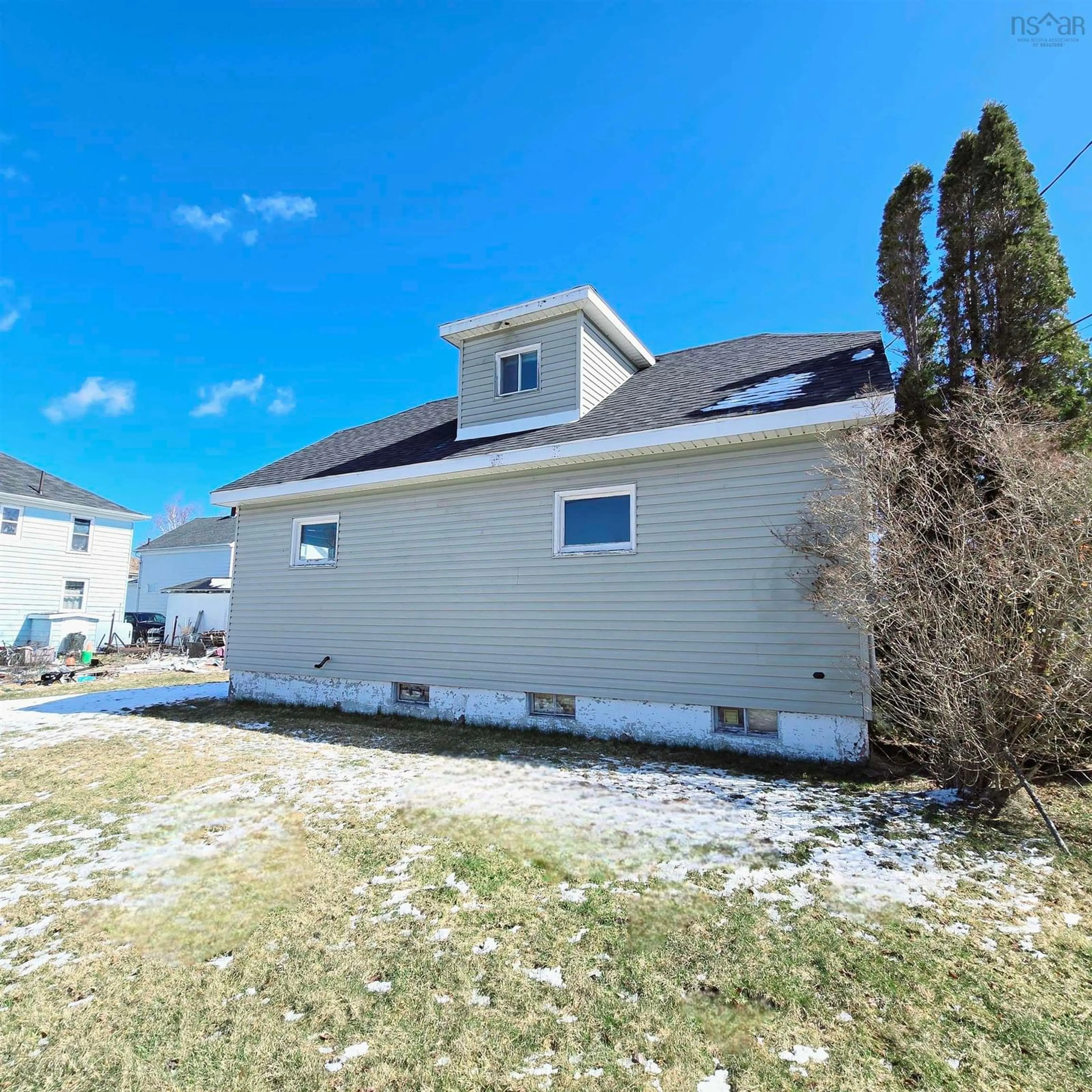 Home with vinyl exterior material, building for 31 Mercer St, Sydney Nova Scotia B1N 2X8