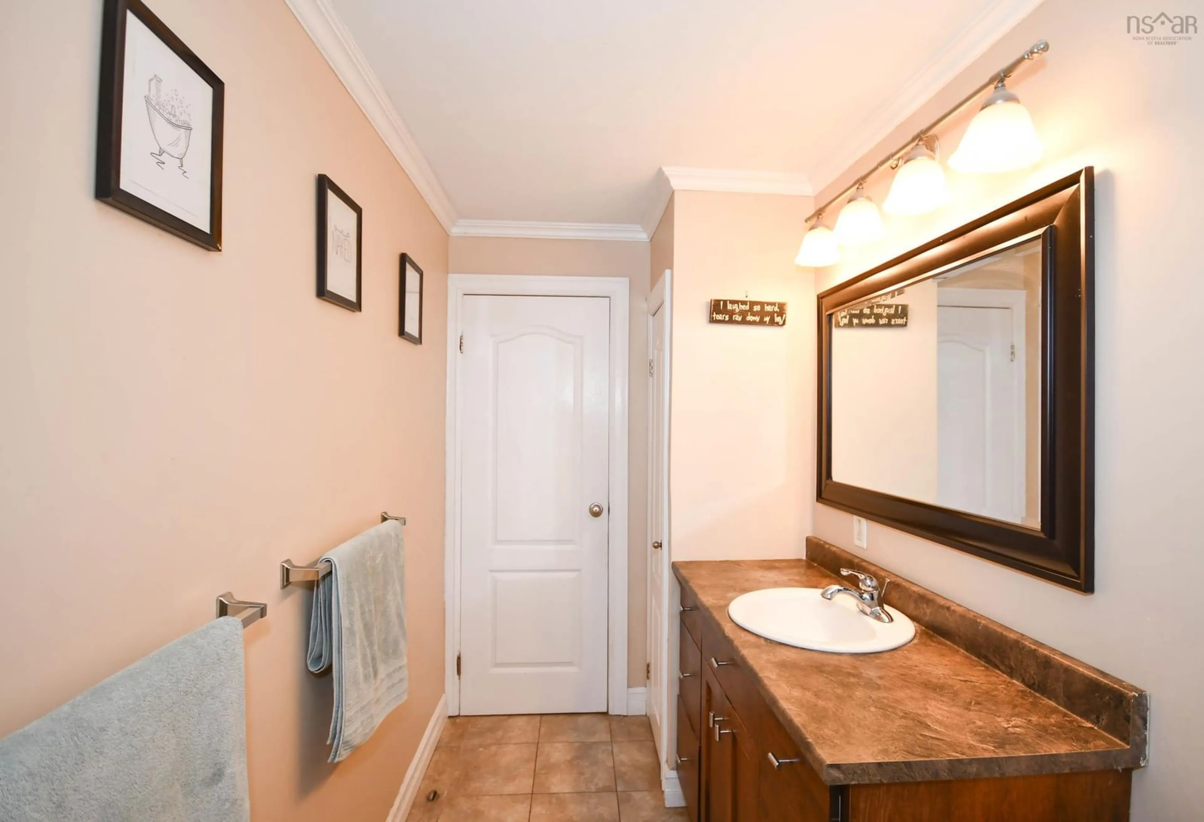 Standard bathroom, ceramic/tile floor for 95 Quaker Cres, Lower Sackville Nova Scotia B4C 2Z1