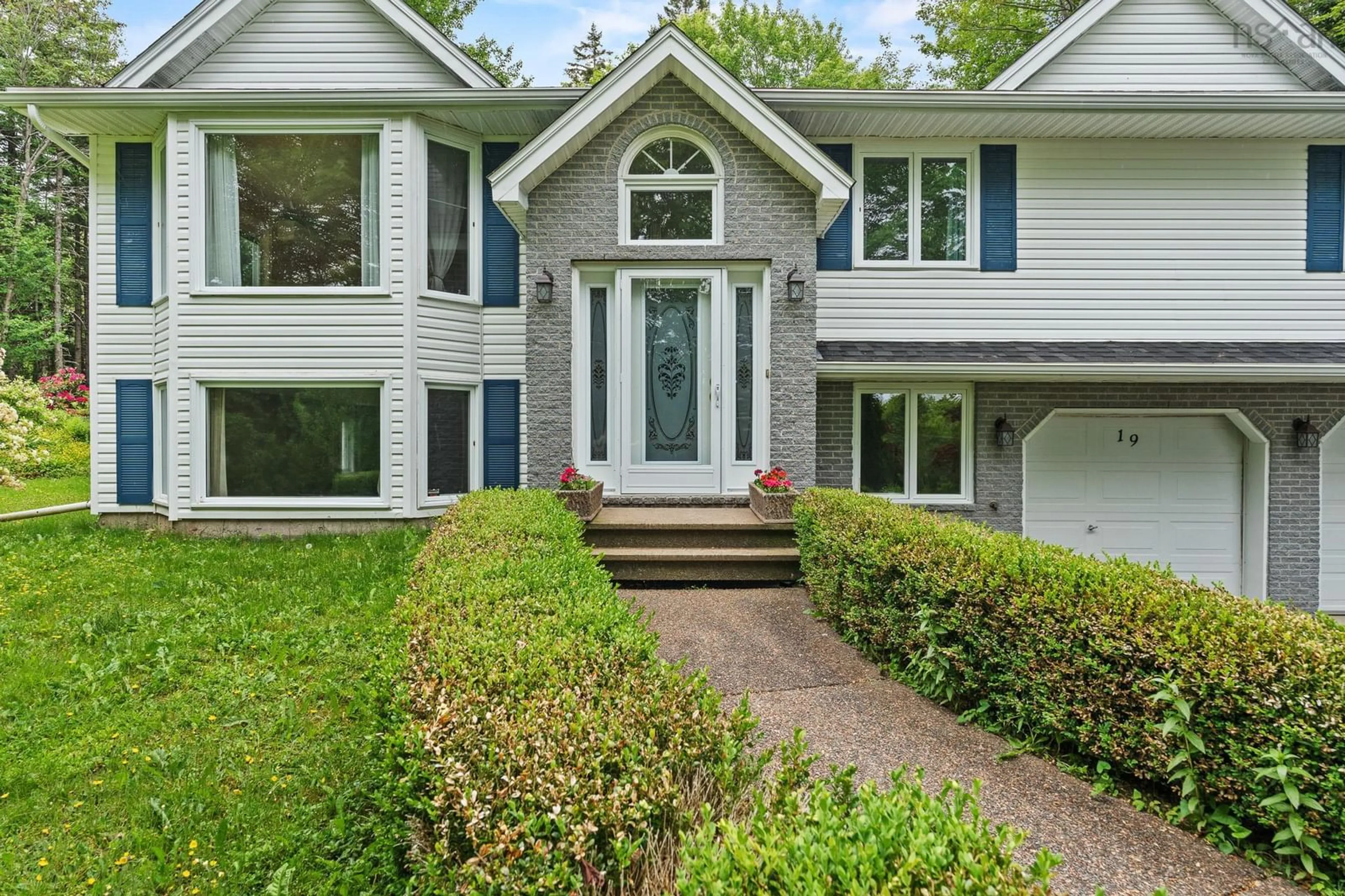 Home with vinyl exterior material, unknown for 19 Lisa Crt, Kingswood Nova Scotia B4B 1K4
