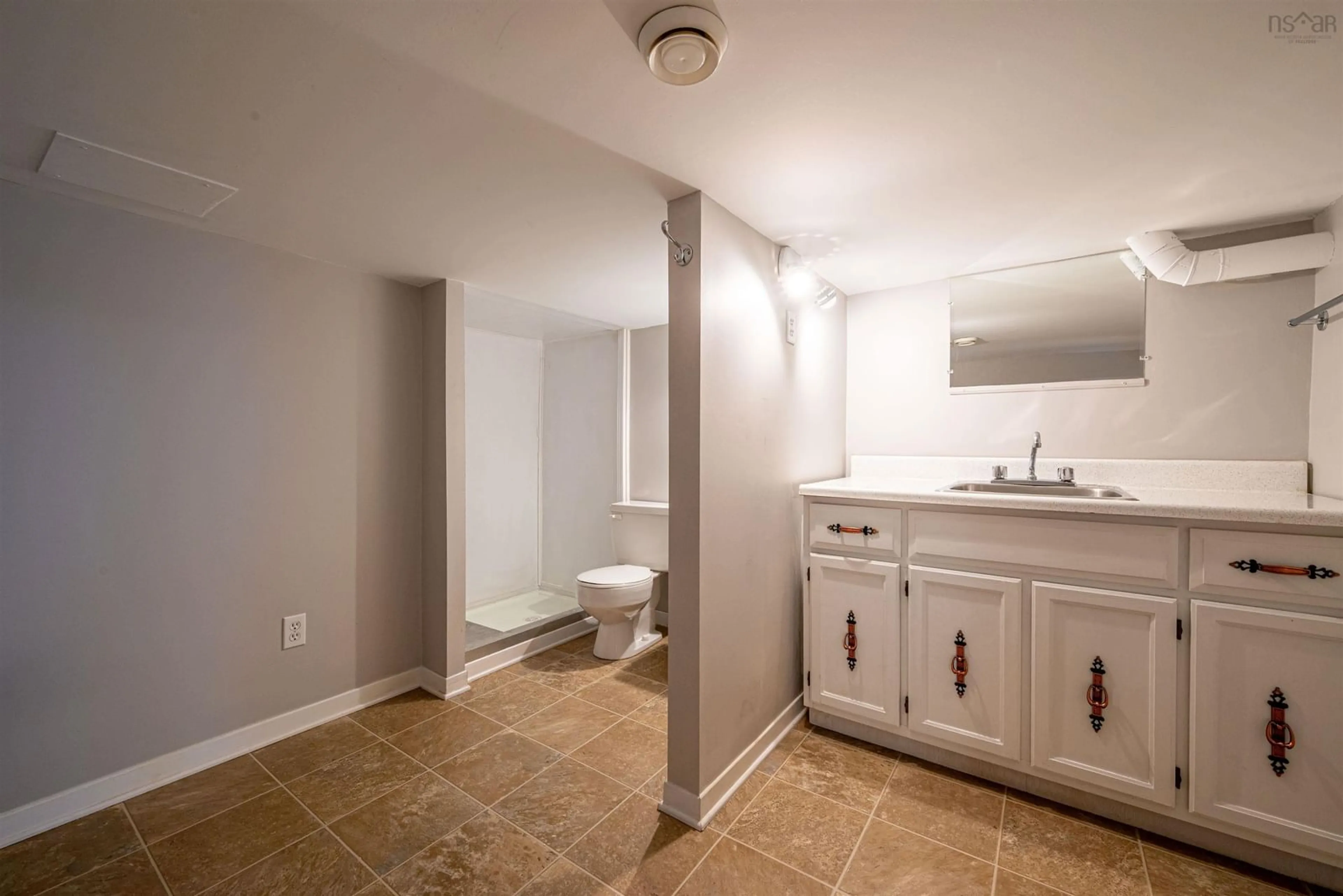 Standard bathroom, ceramic/tile floor for 1425 Purcells Cove Rd, Halifax Nova Scotia B3P 1B3