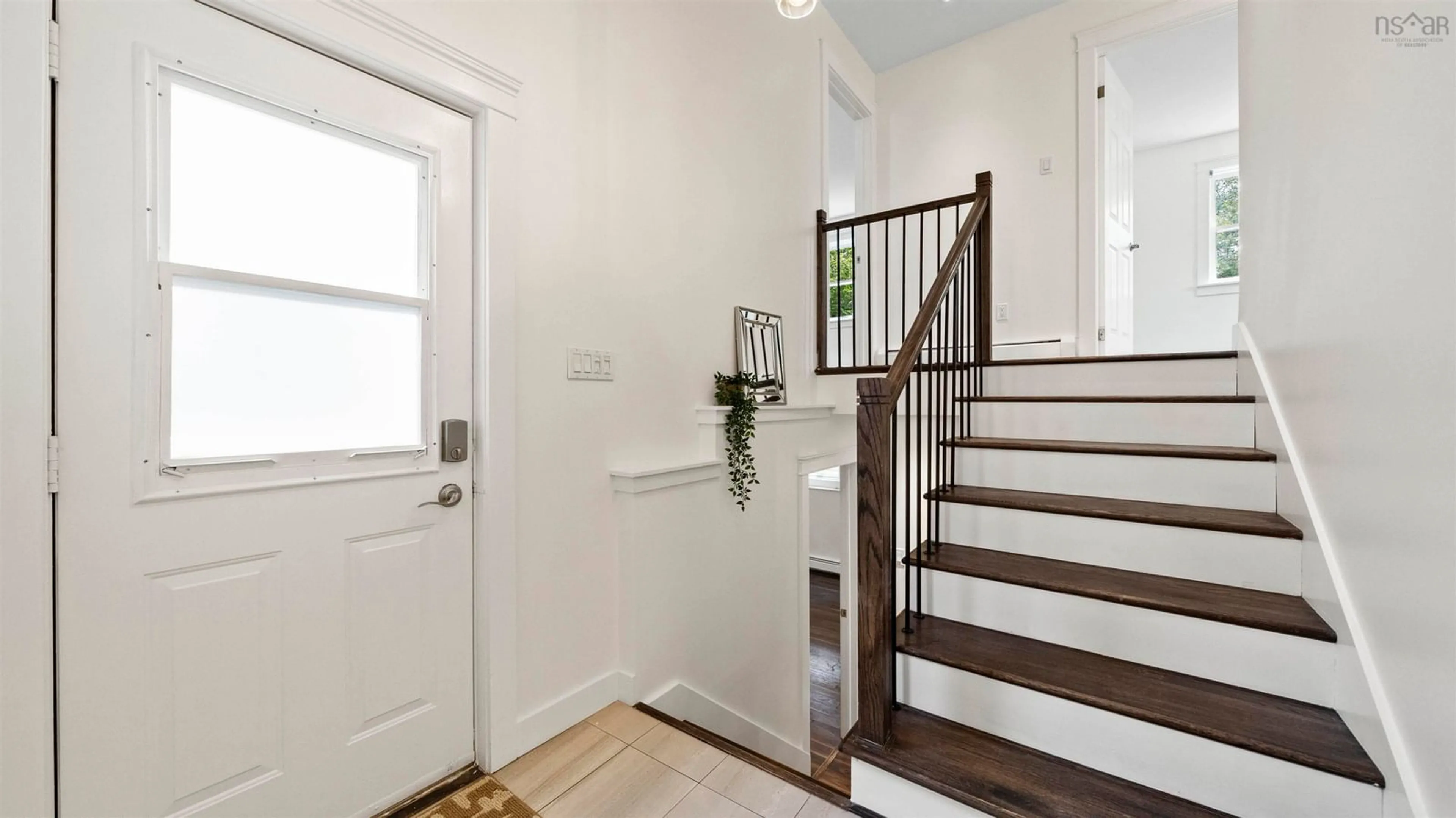 Indoor entryway for 3625 Deal St, Fairview Nova Scotia B3N 2Y6