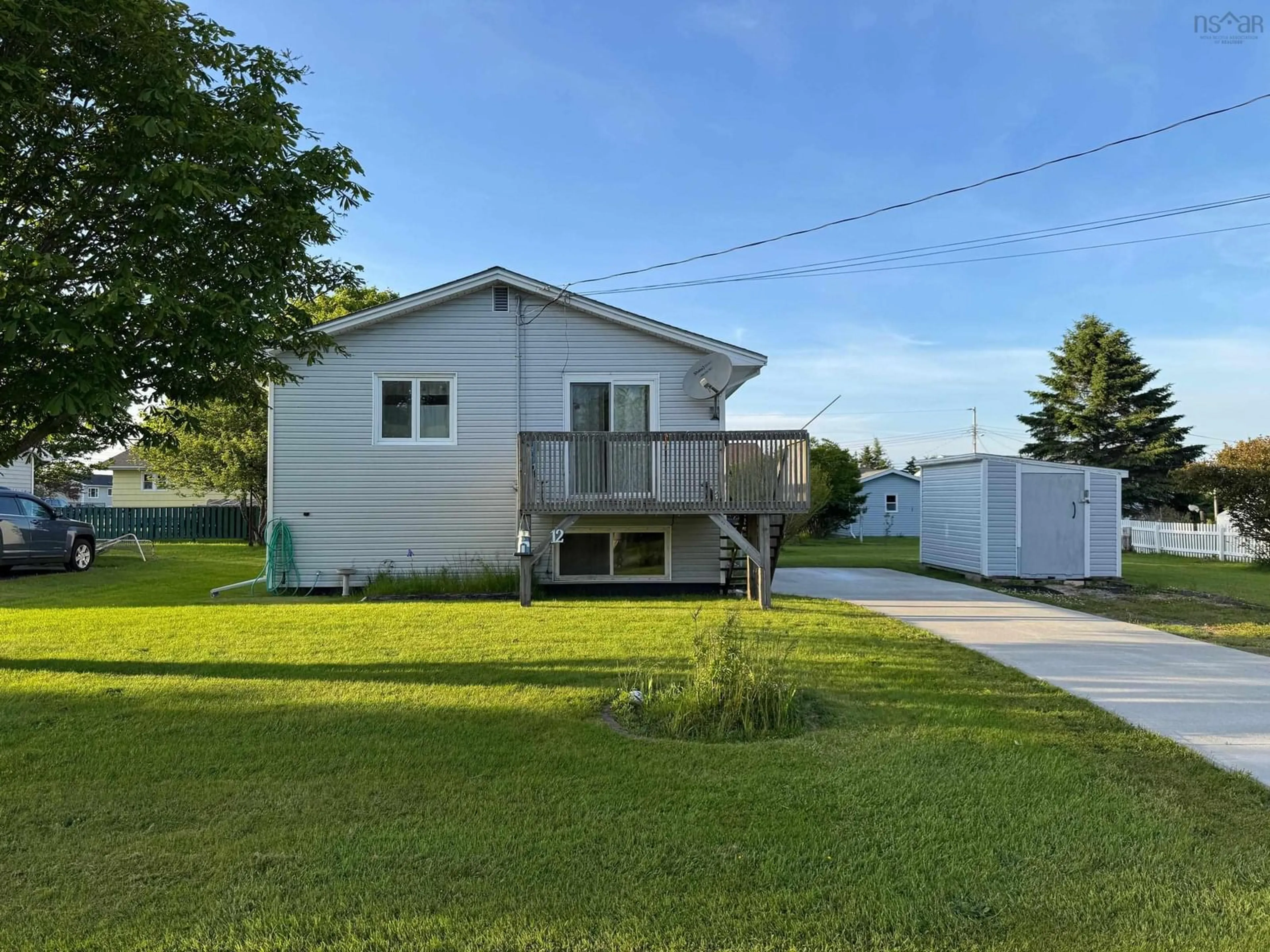 Home with vinyl exterior material, unknown for 12 Oak Dr, Yarmouth Nova Scotia B5A 2R4