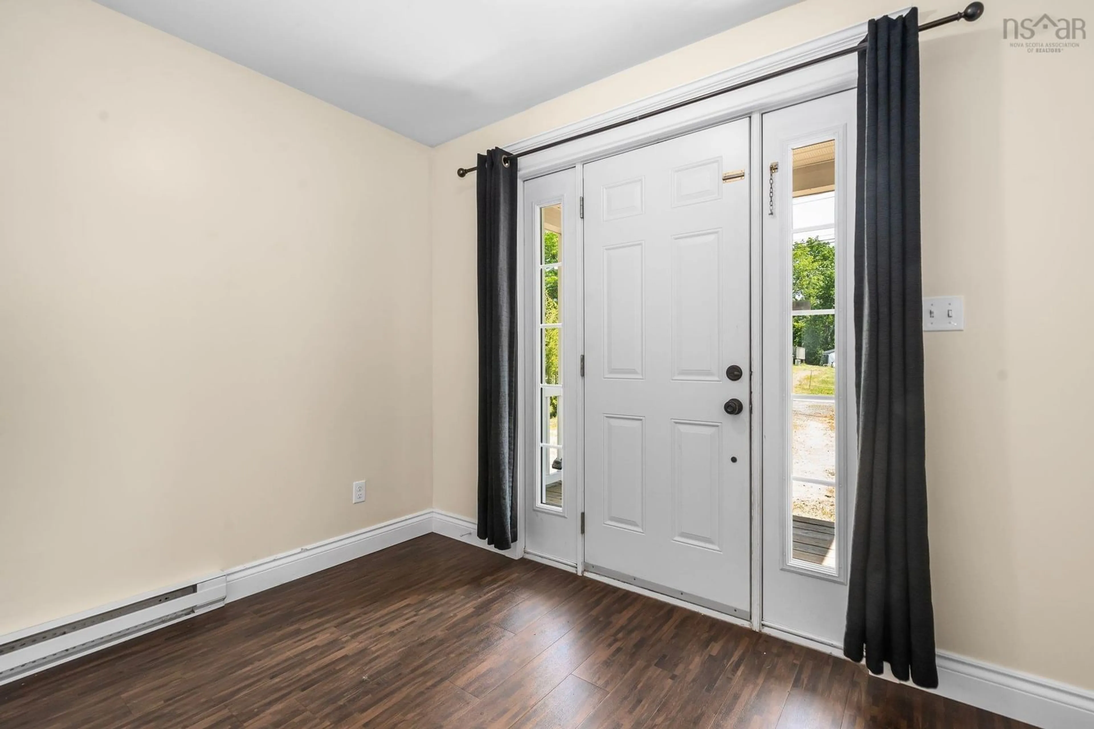 Indoor entryway for 29 Henshaw Dr, Upper Dyke Nova Scotia B0P 1J0
