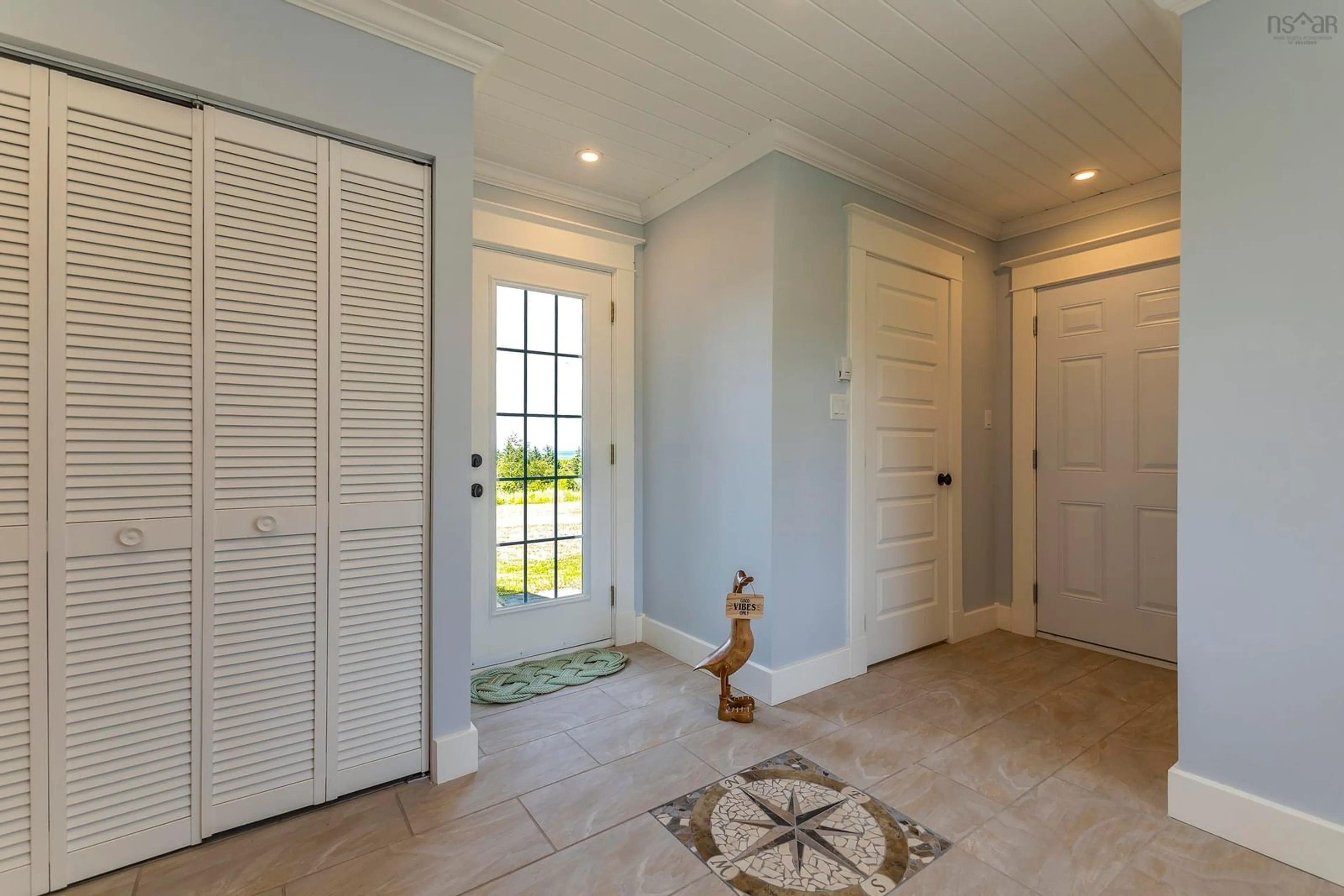 Indoor entryway for 12 Birch Water Dr, Big Island Nova Scotia B0K 1G0