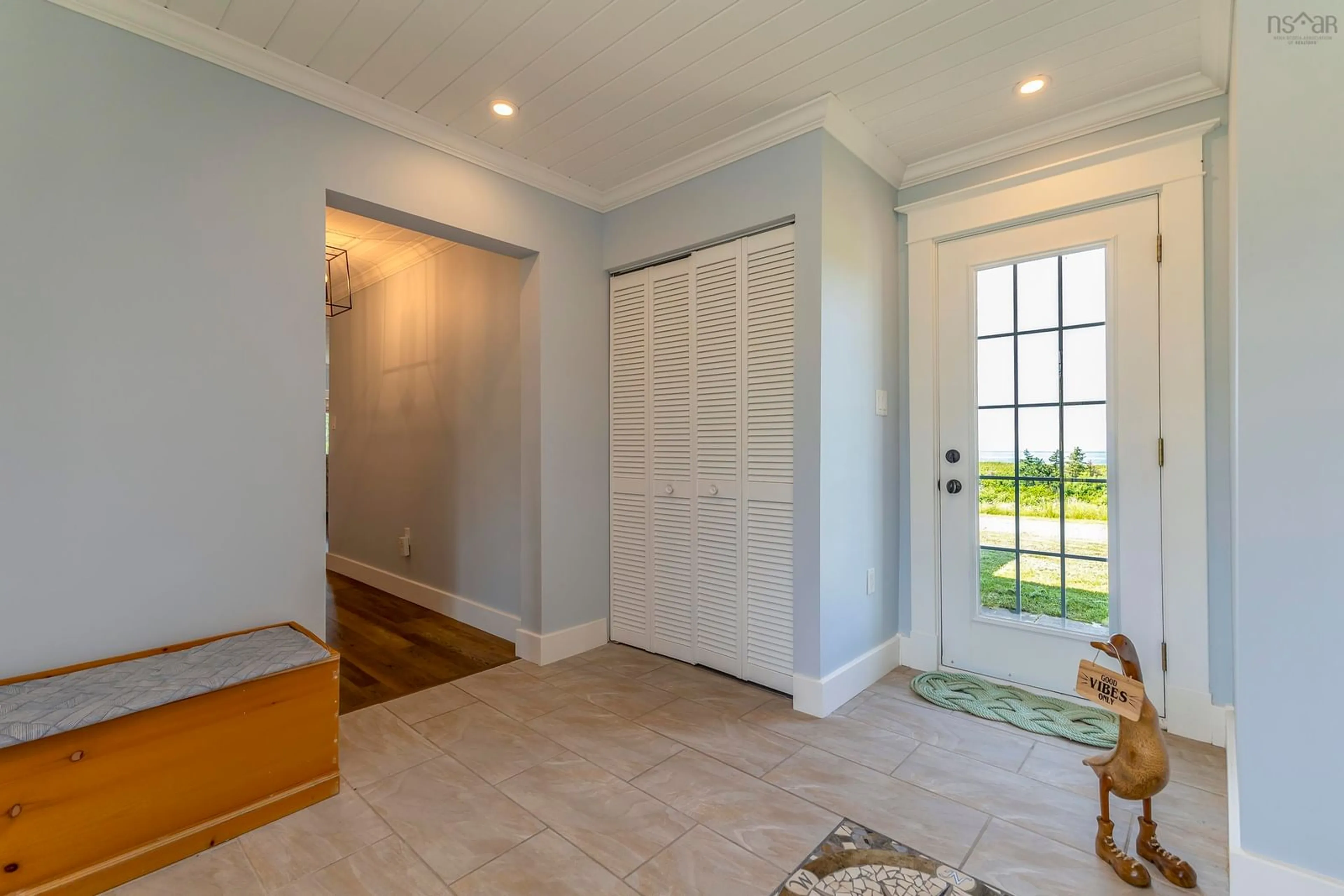 Indoor entryway for 12 Birch Water Dr, Big Island Nova Scotia B0K 1G0