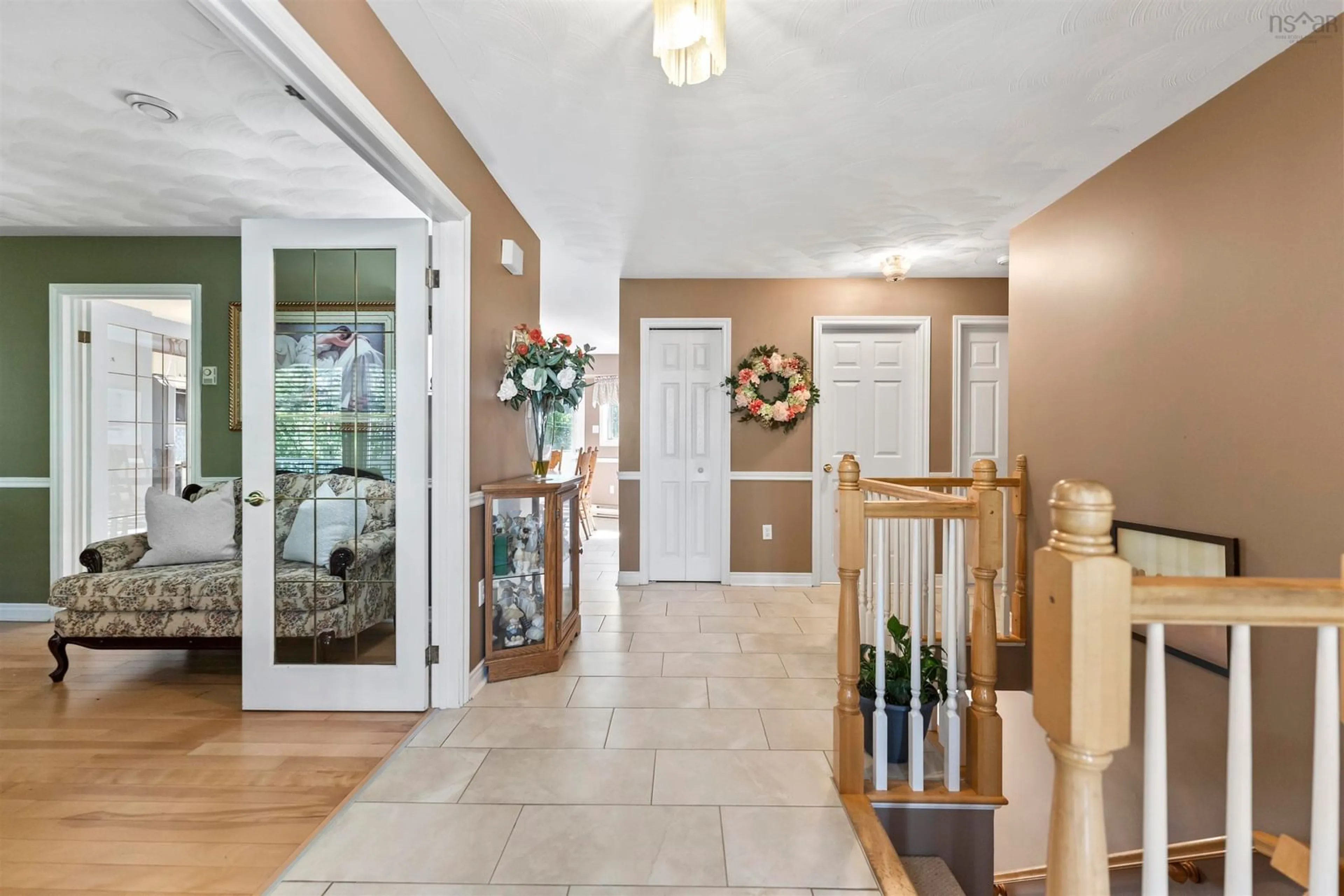 Indoor foyer for 46 Windfield Cres, Middle Sackville Nova Scotia B4E 3A2